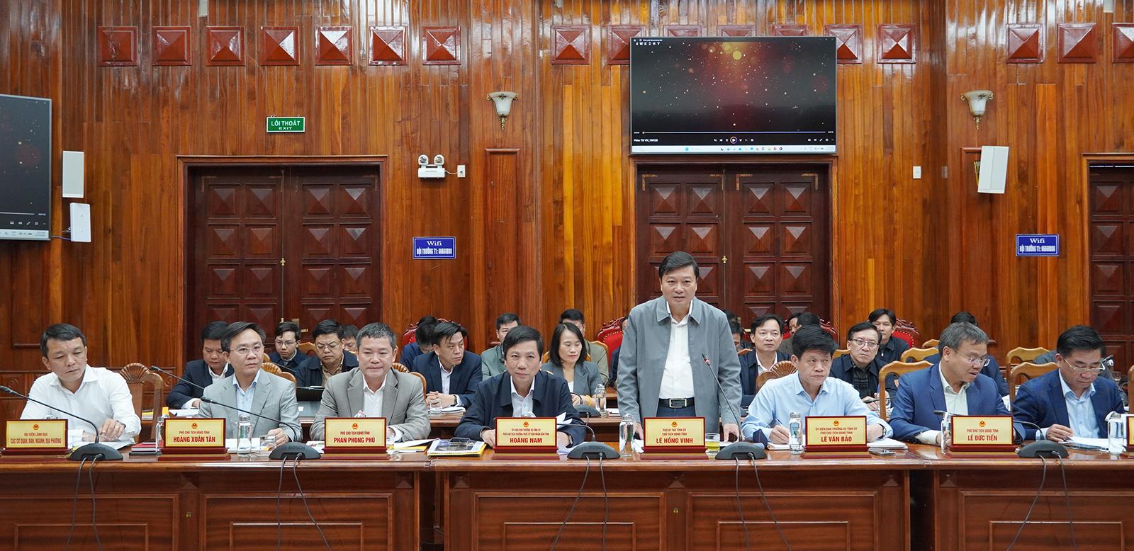 Chủ tịch UBND tỉnh Quảng Trị L&ecirc; Hồng Vinh ph&aacute;t biểu tại buổi l&agrave;m việc