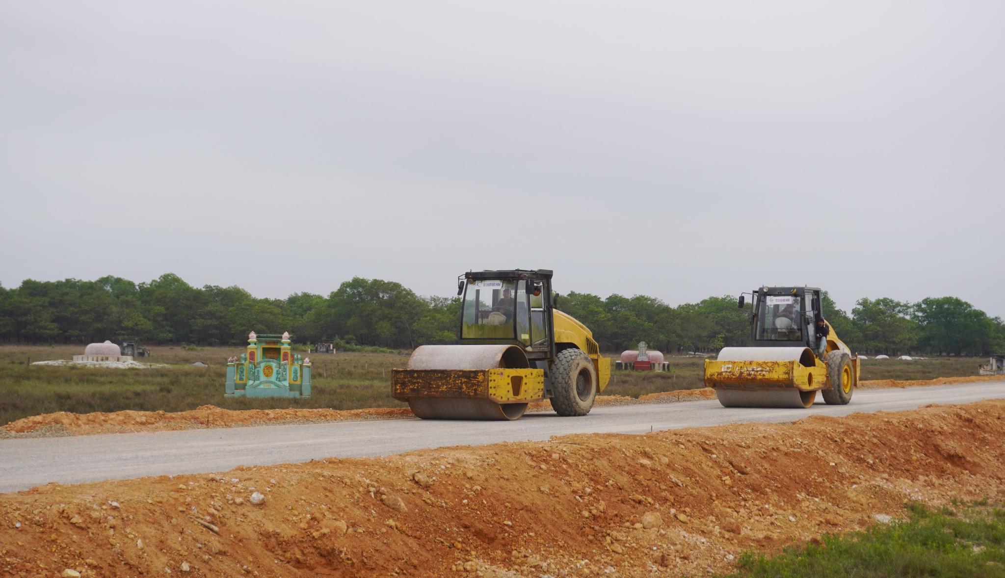 Dự &aacute;n Đường ven biển kết nối h&agrave;nh lang kinh tế Đ&ocirc;ng - T&acirc;y giai đoạn 1 đang được triển khai thi c&ocirc;ng