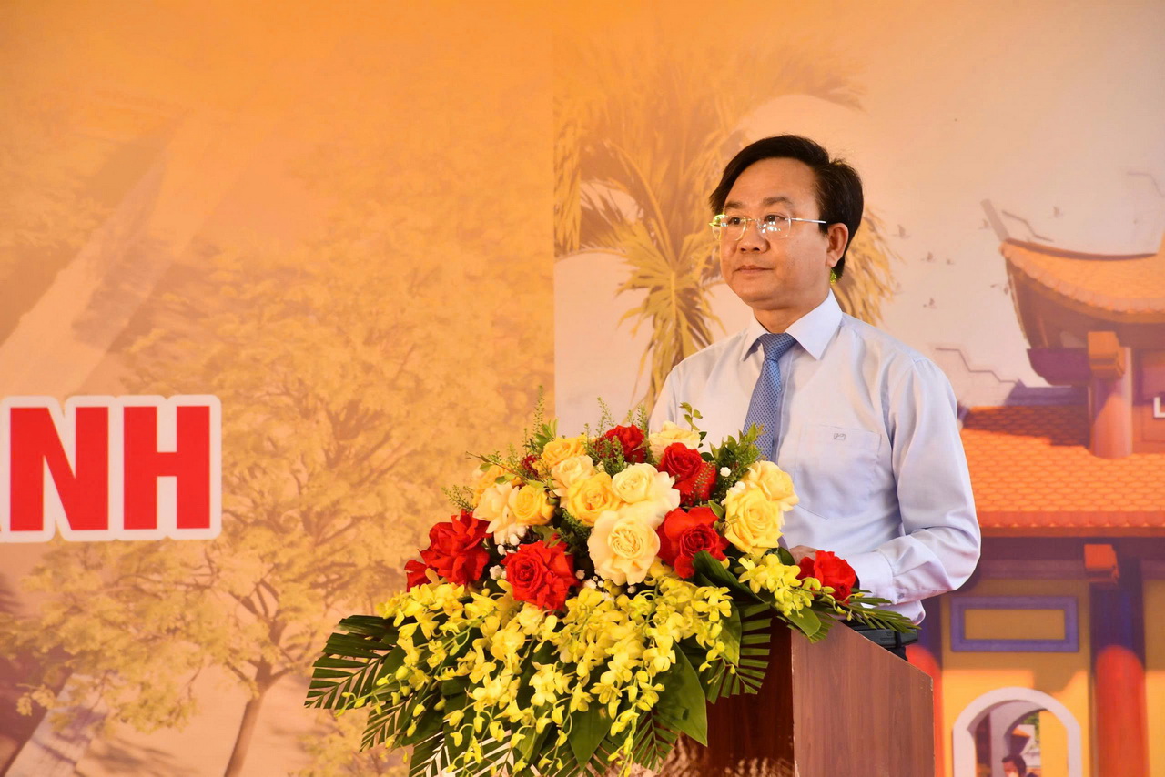 Phó Chủ tịch UBND tỉnh Quảng Trị Hoàng Xuân Tân phát biểu tại lễ khởi công.