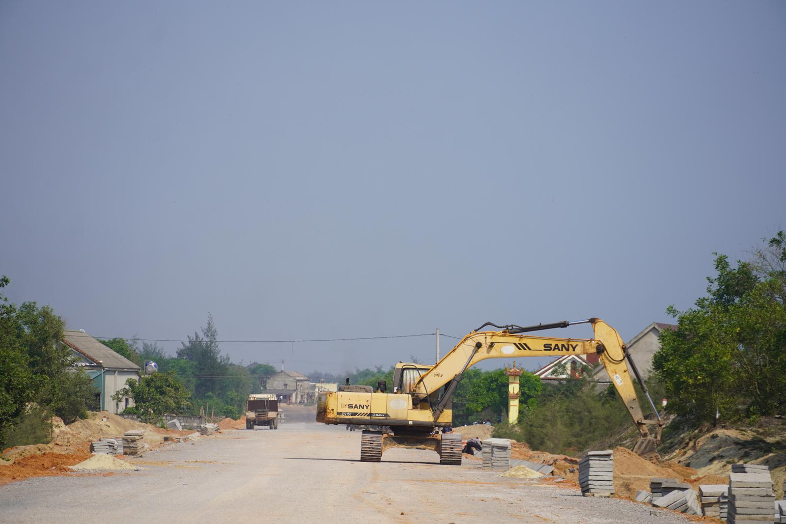 Hiện trường Dự án thành phần 1 - Đường ven biển đoạn qua địa phận xã Sen Ngư.