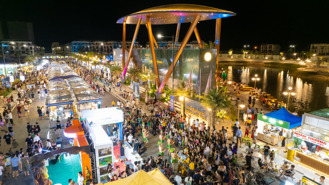 Nhiều hoạt động trải nghiệm ẩm thực, nhạc nước, live music sẽ diễn ra tại phố đi bộ b&ecirc;n hồ Bảo Ninh
