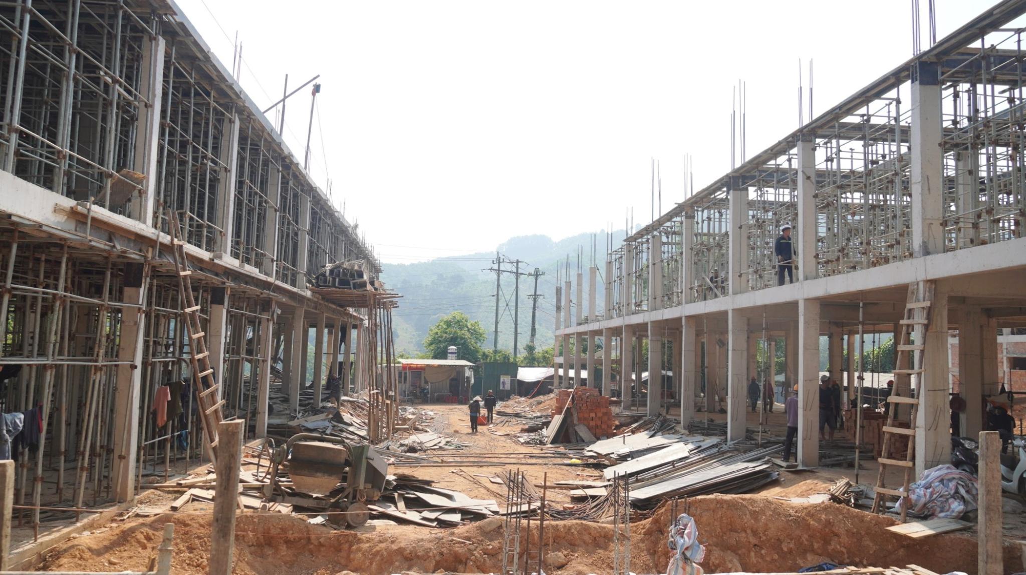 Hiện trường Dự &aacute;n Trường nội tr&uacute; Tiểu học v&agrave; Trung học cơ sở Đakr&ocirc;ng