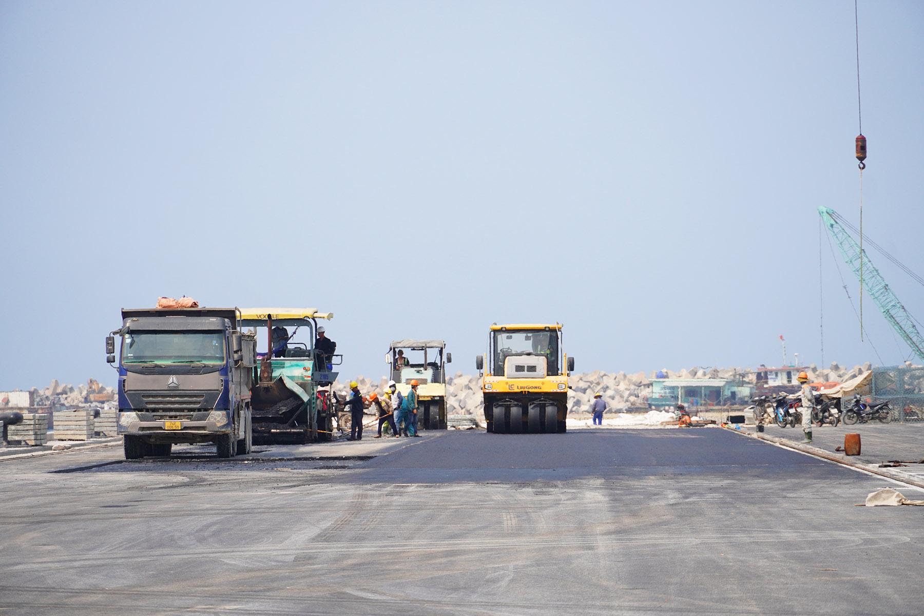 Thi c&ocirc;ng x&acirc;y dựng bến 1 Dự &aacute;n Khu bến cảng Mỹ Thủy