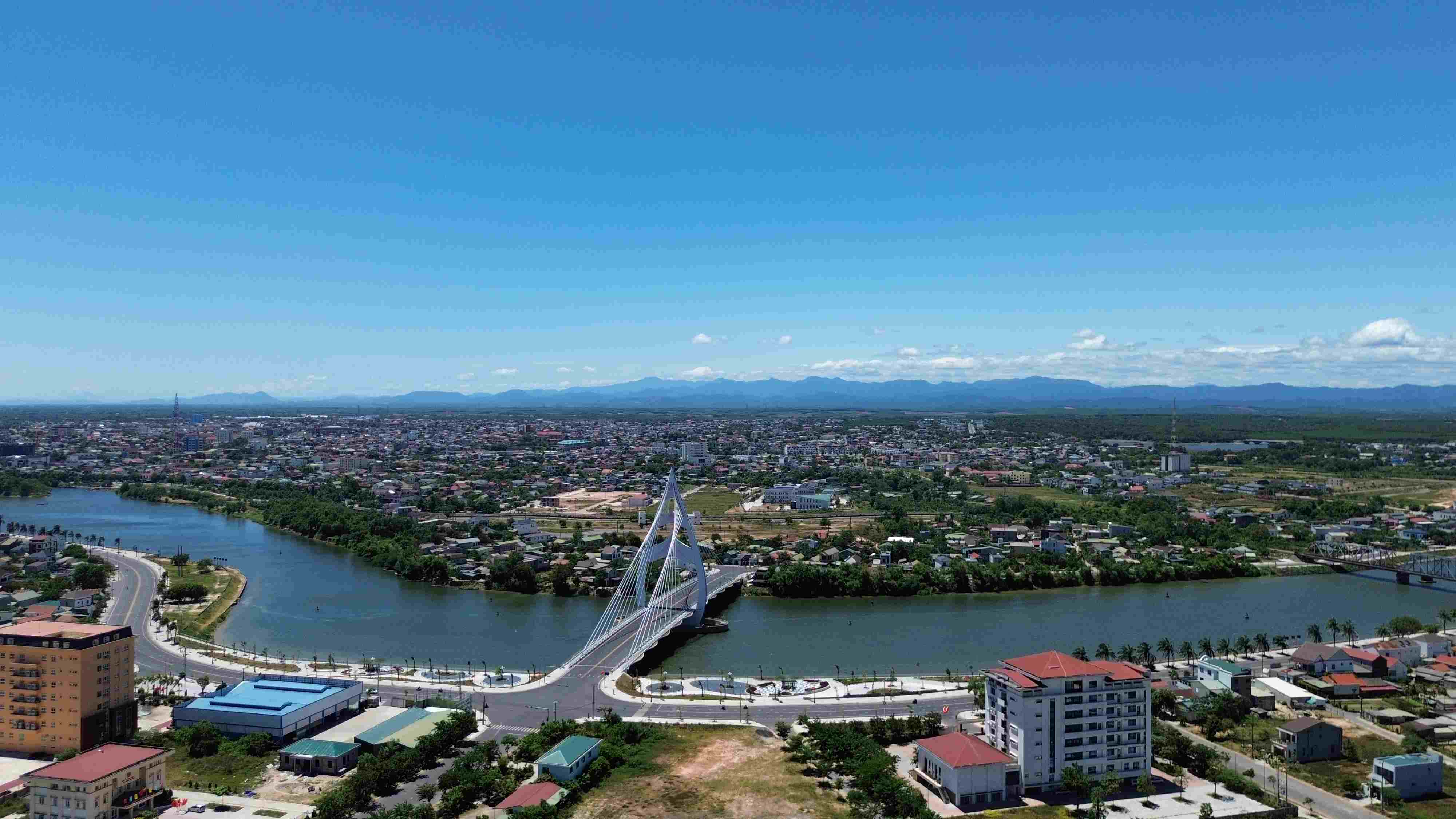 Dự &aacute;n Cầu s&ocirc;ng Hiếu l&agrave; một trong những c&ocirc;ng tr&igrave;nh hạ tầng trọng điểm của tỉnh Quảng Trị