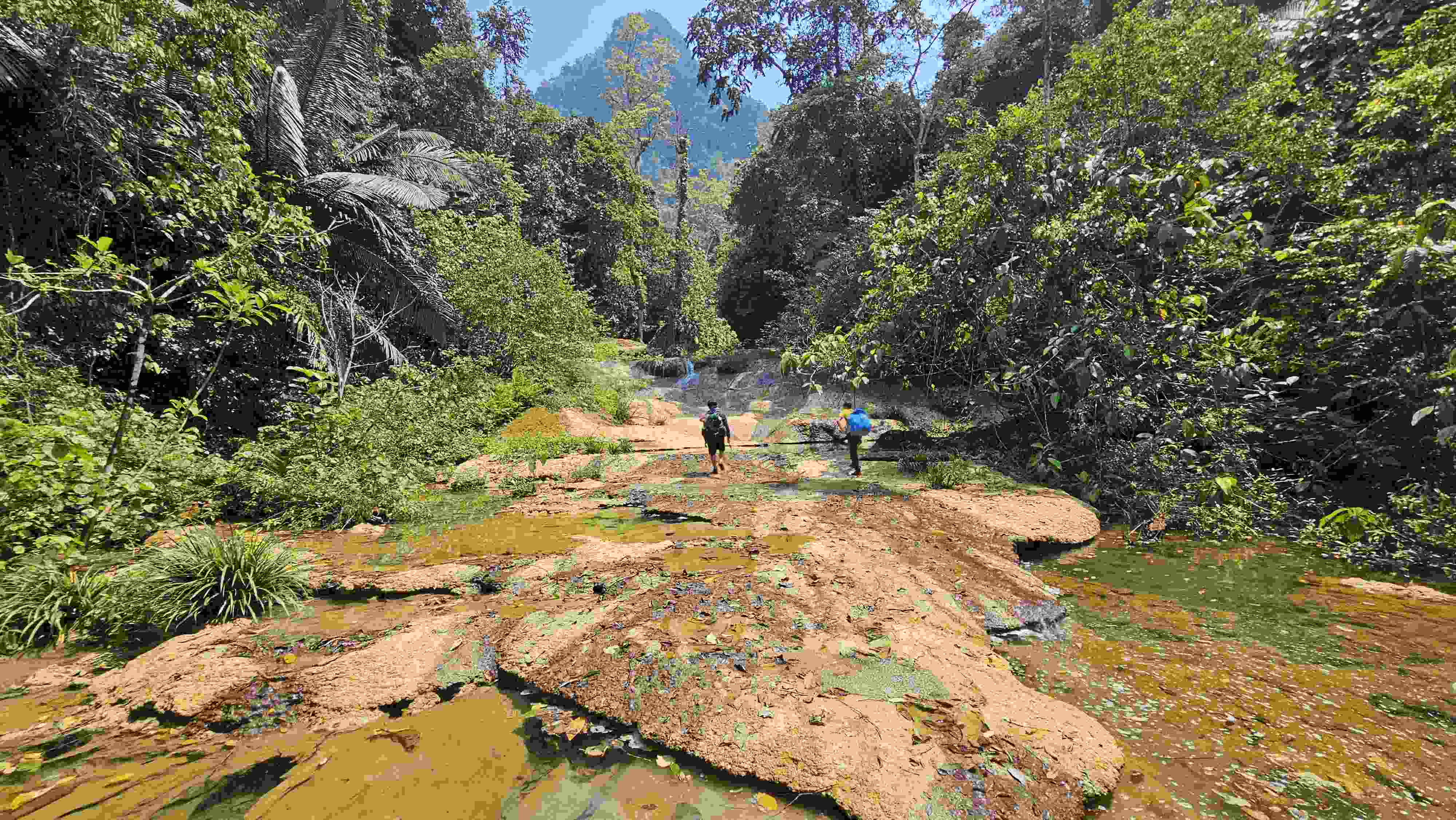 Đo&agrave;n th&aacute;m hiểm Anh gồm 10 chuy&ecirc;n gia đ&atilde; tiến h&agrave;nh đợt khảo từ ng&agrave;y 21/3-11/4.