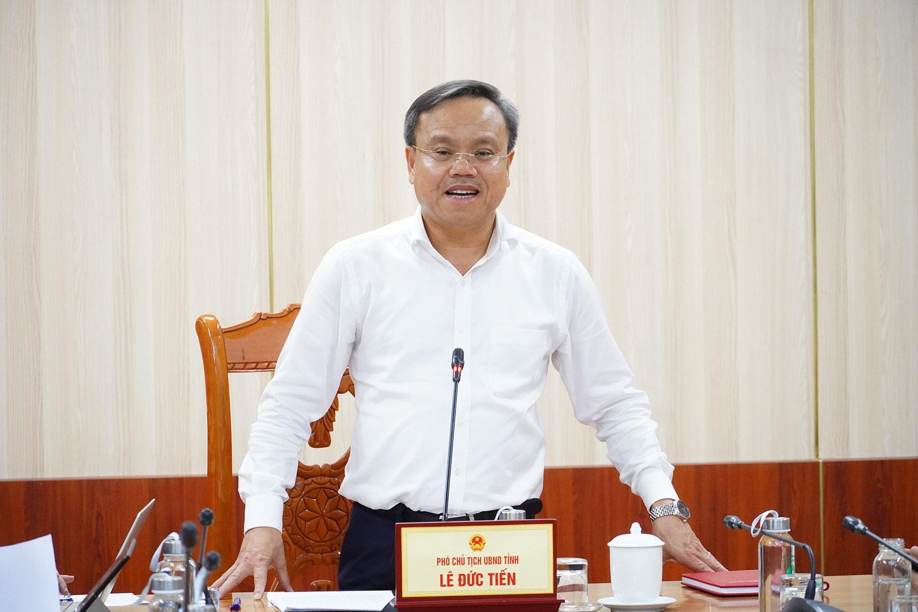 Ph&oacute; chủ tịch UBND tỉnh Quảng Trị L&ecirc; Đức Tiến ph&aacute;t biểu tại buổi l&agrave;m việc.