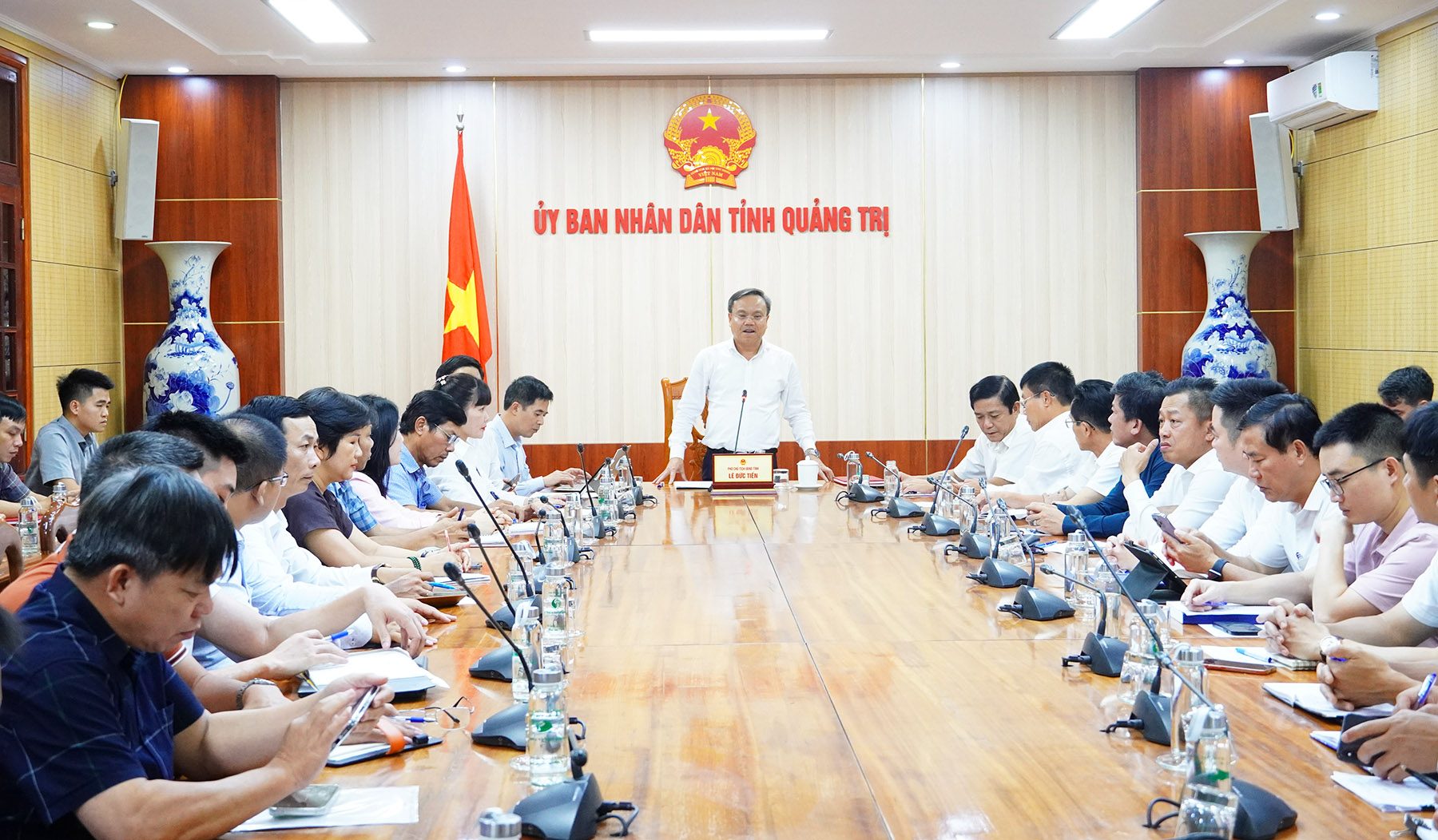 To&agrave;n cảnh buổi l&agrave;m việc.