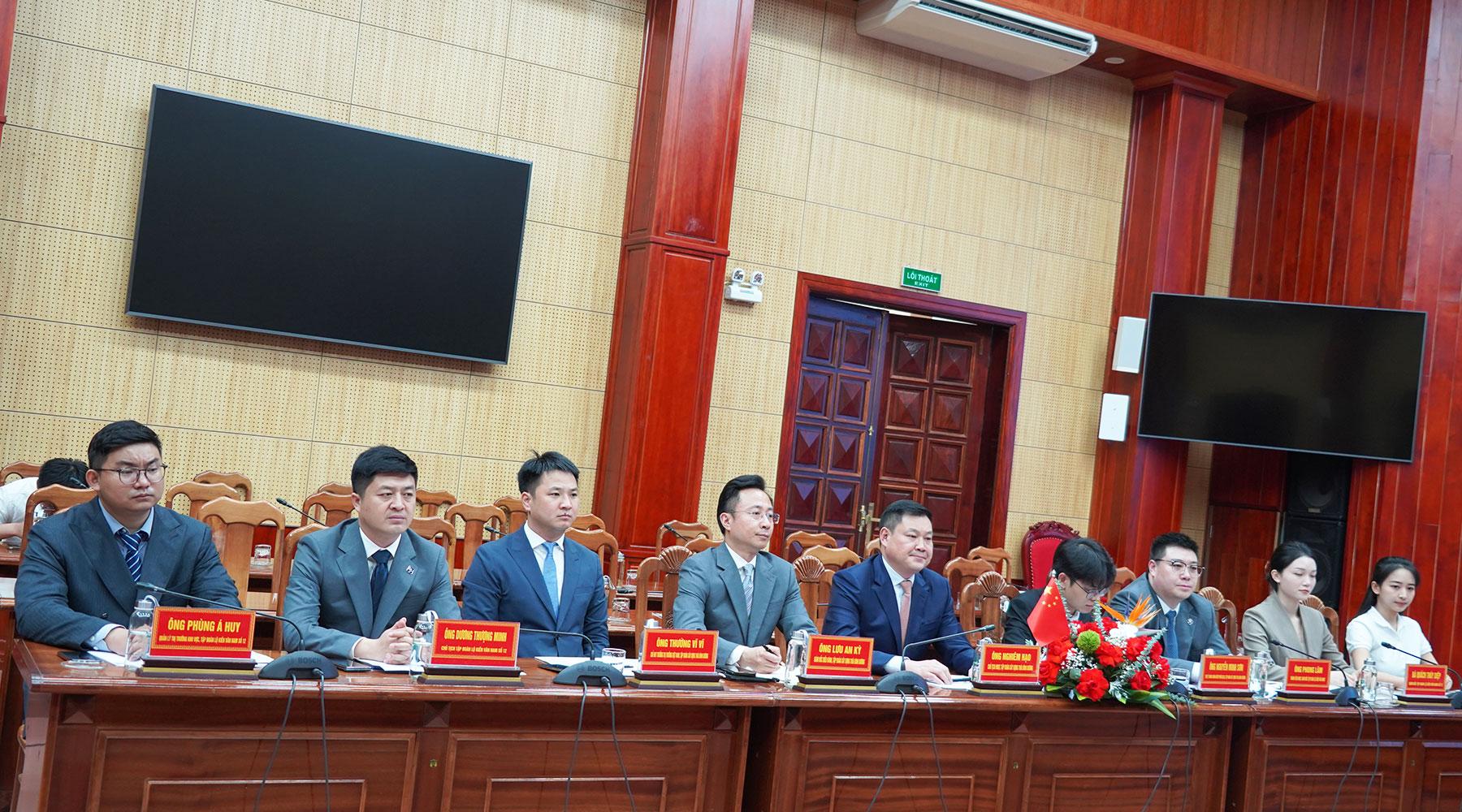 Đo&agrave;n c&ocirc;ng t&aacute;c của Tập đo&agrave;n X&acirc;y dựng Th&aacute;i B&igrave;nh Dương tham dự buổi lễ