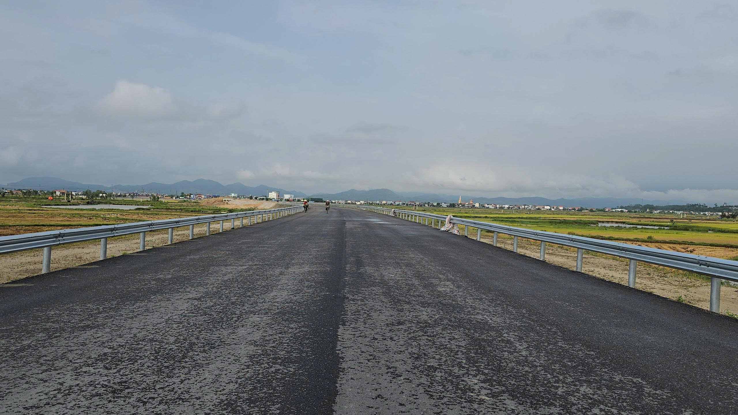 Dự &aacute;n QL12A đoạn tr&aacute;nh Ba Đồn đ&atilde; đạt tiến độ hơn 93%.