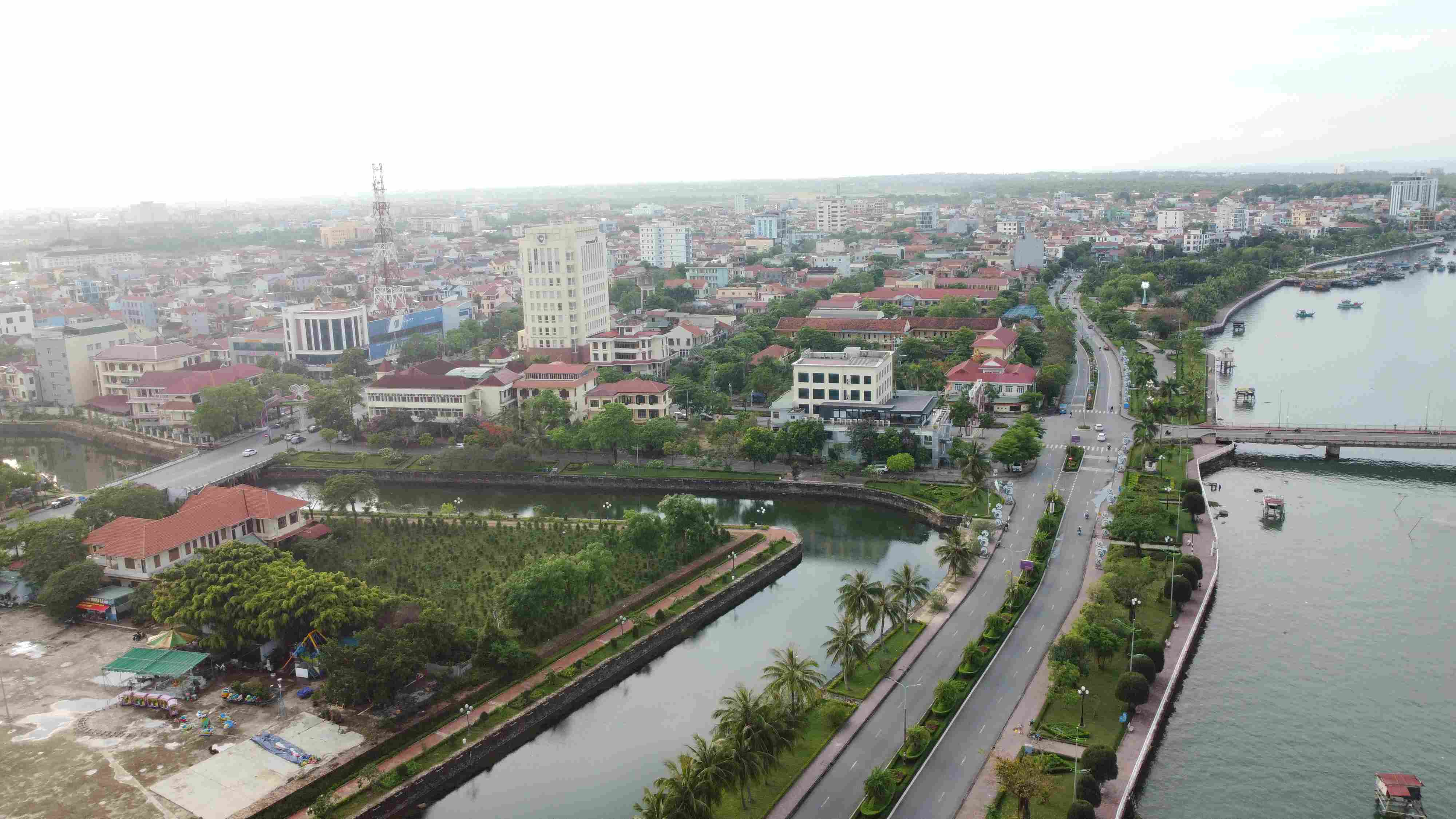 Dự &aacute;n c&oacute; vị tr&iacute; thực hiện tại khu vực ven s&ocirc;ng Nhật Lệ, thuộc phường Đồng Hới