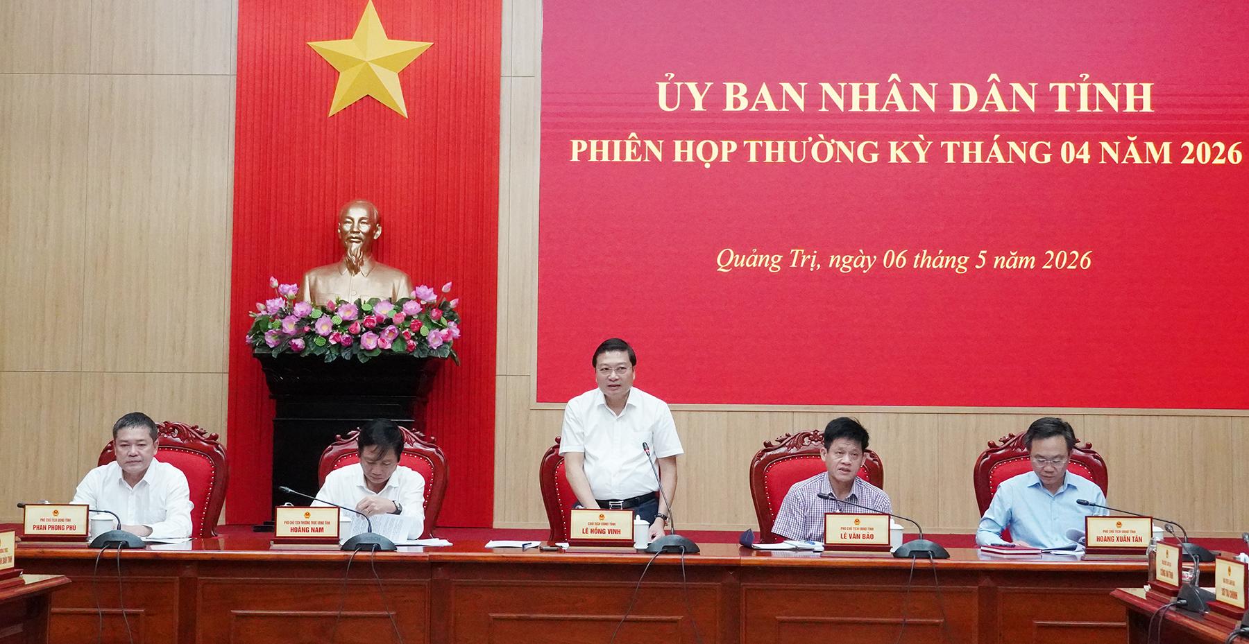 Chủ tịch UBND tỉnh Quảng Trị Lê Hồng Vinh phát biểu chỉ đạo tại cuộc họp