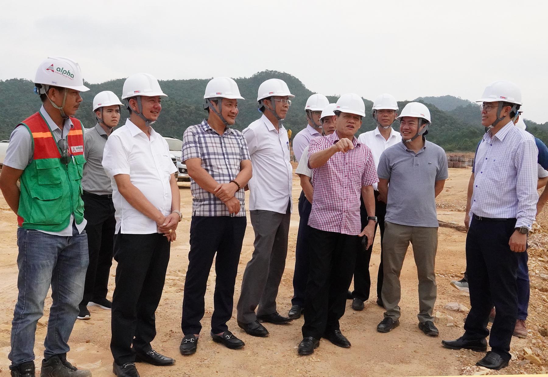 Ph&oacute; Chủ tịch UBND tỉnh Quảng Trị L&ecirc; Văn Bảo kiểm tra tiến độ Dự &aacute;n