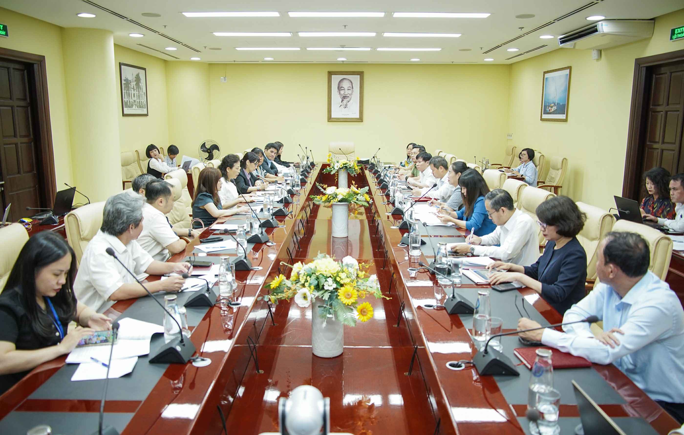 To&agrave;n cảnh buổi l&agrave;m việc.