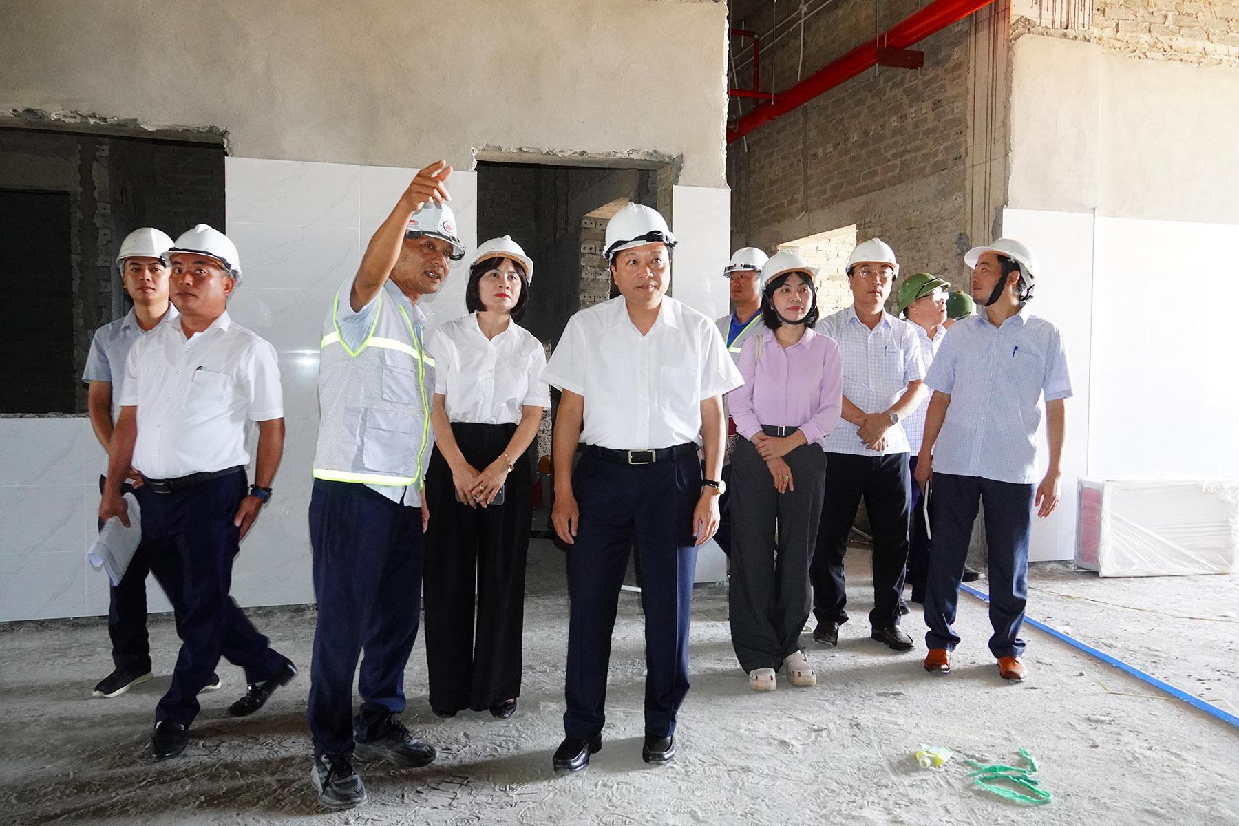 Chủ tịch UBND tỉnh L&ecirc; Hồng Vinh kiểm tra t&igrave;nh h&igrave;nh thực hiện Dự &aacute;n Bệnh viện Đa khoa Quảng Ninh (cơ sở 2)