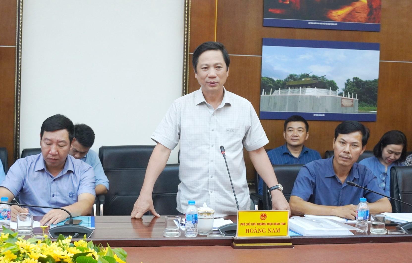 Ph&oacute; Chủ tịch Thường trực UBND tỉnh Ho&agrave;ng Nam ph&aacute;t biểu tại buổi l&agrave;m việc.