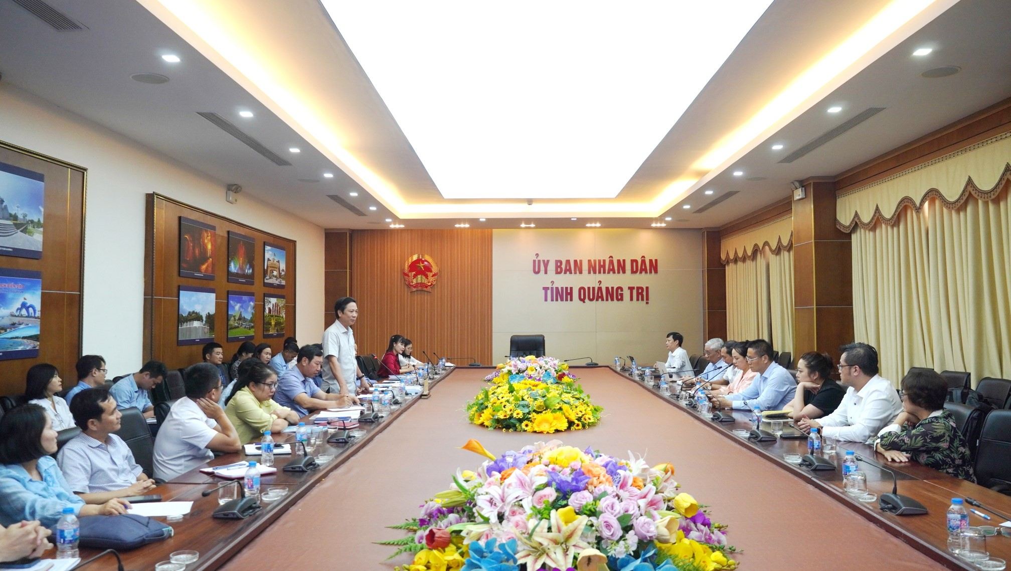 To&agrave;n cảnh buổi l&agrave;m việc giữa UBND tỉnh Quảng Trị v&agrave; li&ecirc;n danh nh&agrave; đầu tư.