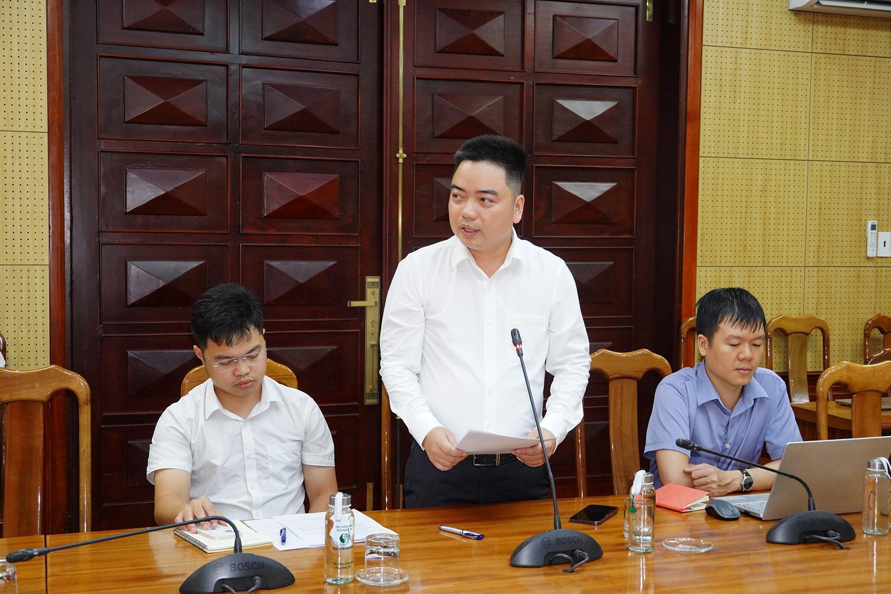 &ocirc;ng Phạm Hồ Ho&agrave;ng Long, Gi&aacute;m đốc C&ocirc;ng ty CP Đầu tư năng lượng Vĩnh Hưng b&aacute;o c&aacute;o Dự &aacute;n đầu tư.