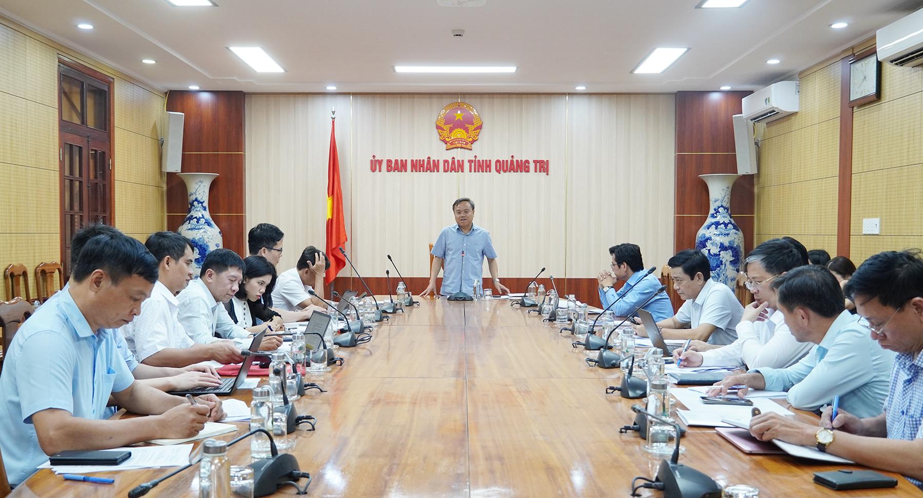Phó chủ tịch UBND tỉnh Quảng Trị Lê Đức Tiến chủ trì cuộc họp