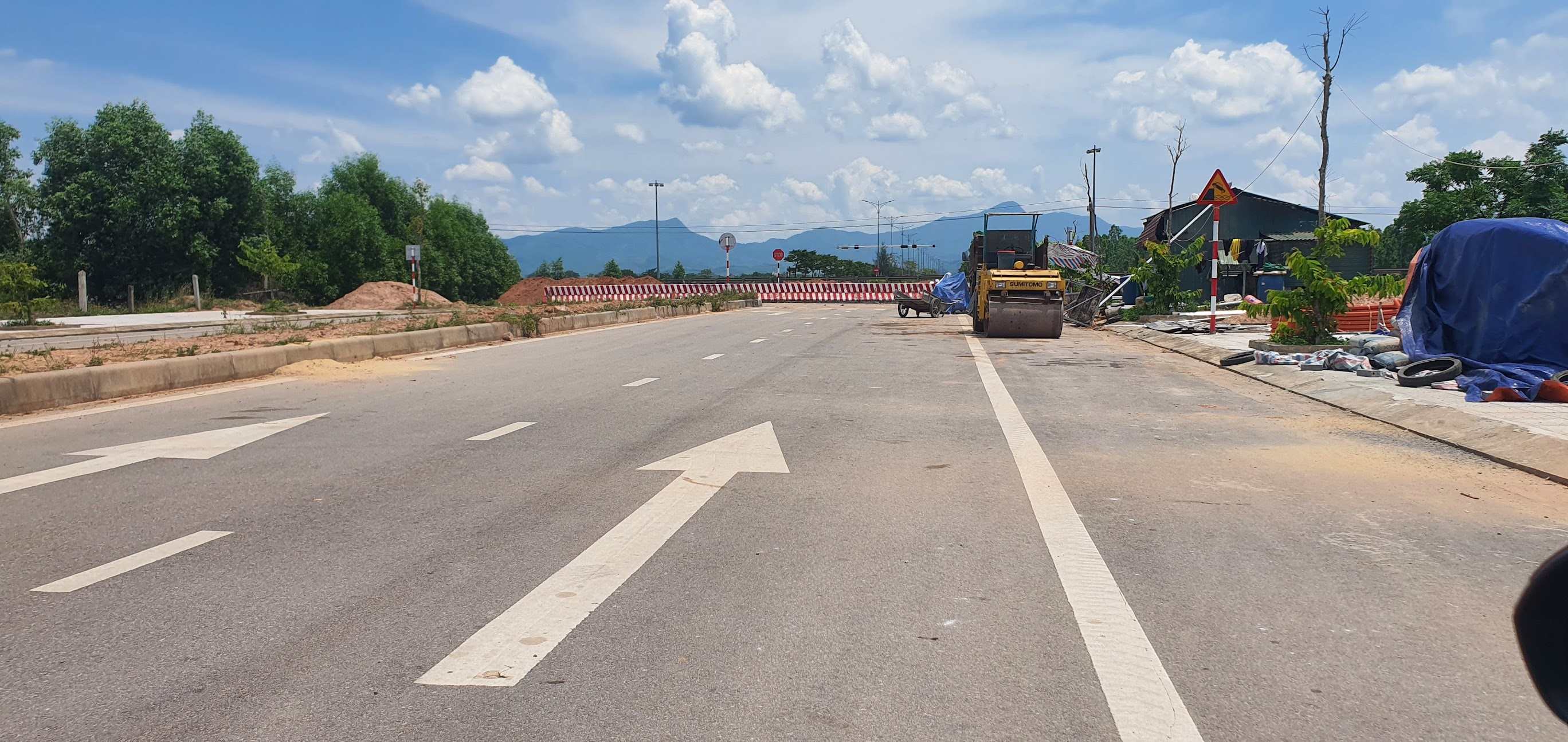 Hiện trạng c&ocirc;ng tr&igrave;nh thi c&ocirc;ng n&uacute;t giao đường Điện Bi&ecirc;n Phủ với Quốc lộ 1A đoạn tr&aacute;nh Đồng Hới 