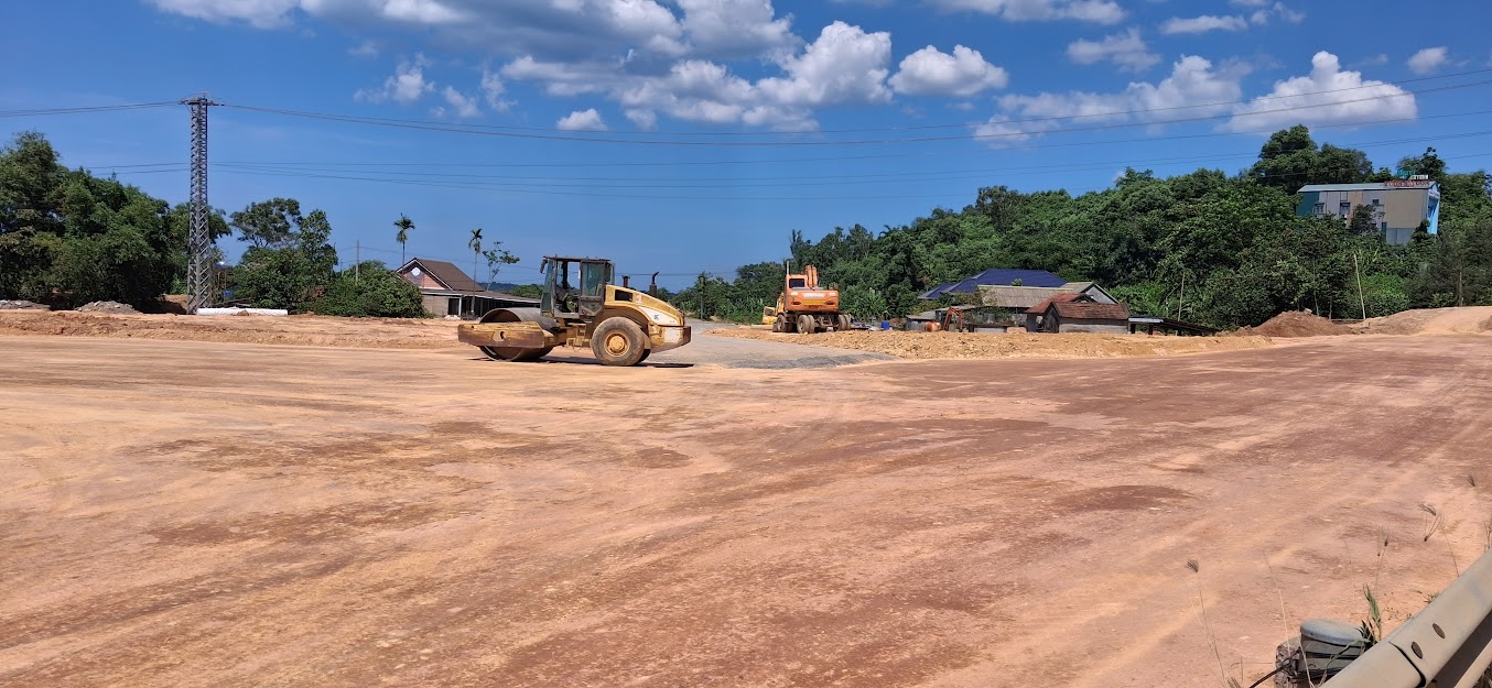 N&uacute;t giao Dự &aacute;n Đường tr&aacute;nh ph&iacute;a Đ&ocirc;ng TP. Đ&ocirc;ng H&agrave; với Quốc lộ 1 tại Dốc Miếu đang được triển khai thi c&ocirc;ng x&acirc;y dựng.