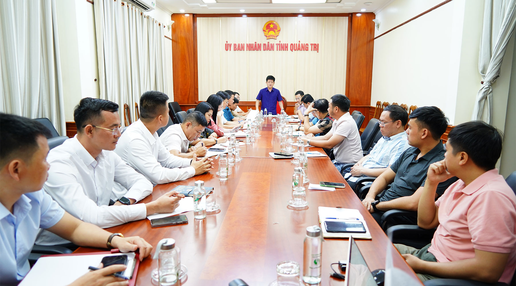 Phó Chủ tịch UBND tỉnh Quảng Trị Lê Văn Bảo chủ trì cuộc họp.