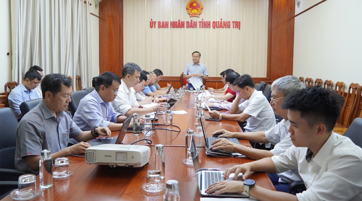 To&agrave;n cảnh buổi l&agrave;m việc về t&igrave;nh h&igrave;nh triển khai c&aacute;c Dự &aacute;n điện tr&ecirc;n địa b&agrave;n tỉnh.
