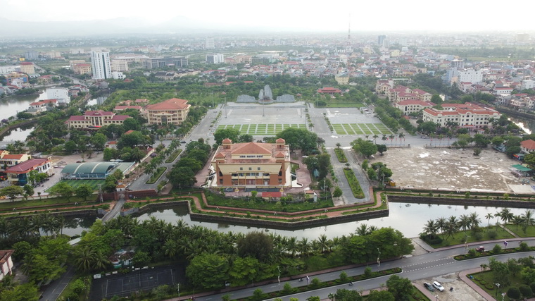 Chủ tịch UBND tỉnh Quảng Trị L&ecirc; Hồng Vinh y&ecirc;u cầu đẩy mạnh giải ng&acirc;n đầu tư c&ocirc;ng phải đi đ&ocirc;i với việc đảm bảo chất lượng c&aacute;c Dự &aacute;n.