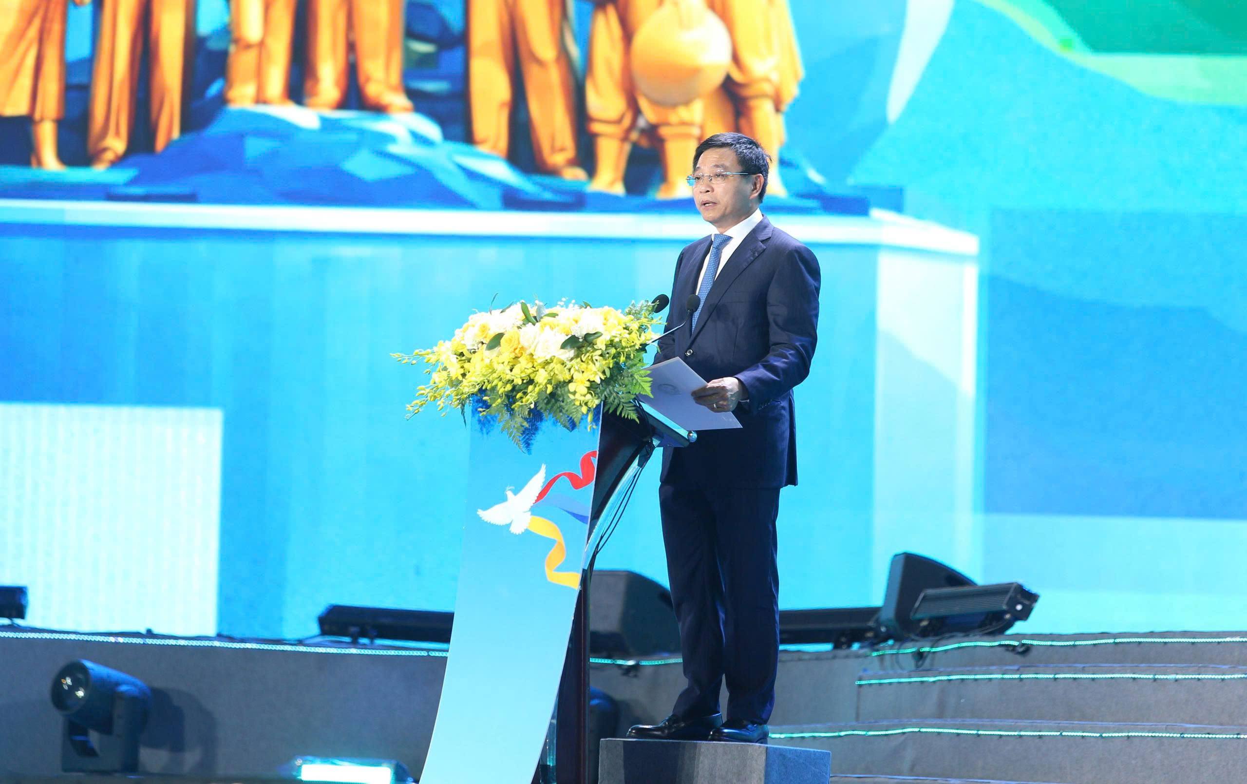 Phó Thủ tướng Nguyễn Văn Thắng phát biểu tại lễ khai mạc Lễ hội Vì hoà bình 2026