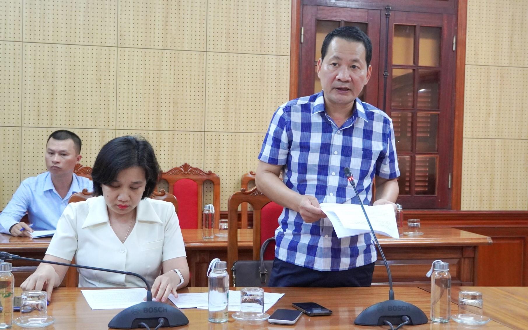 Ông Lê Hoài Sơn, Phó Giám đốc Sở tài chính báo cáo các nội dung liên quan tại buổi làm việc