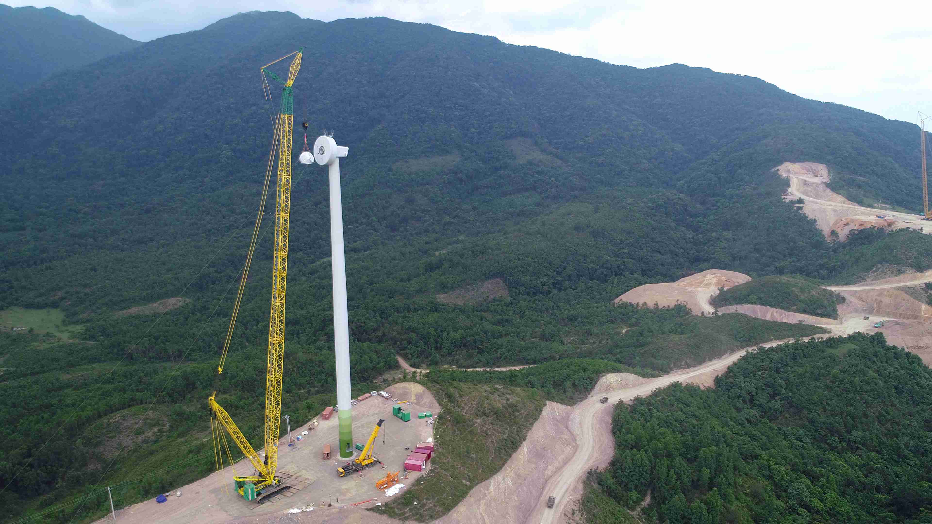 Thi công Dự án Nhà máy điện gió Hướng Linh 8, Dự án do Công ty CP SCI Quảng Trị quản lý vận hành. Ảnh: SCI Group