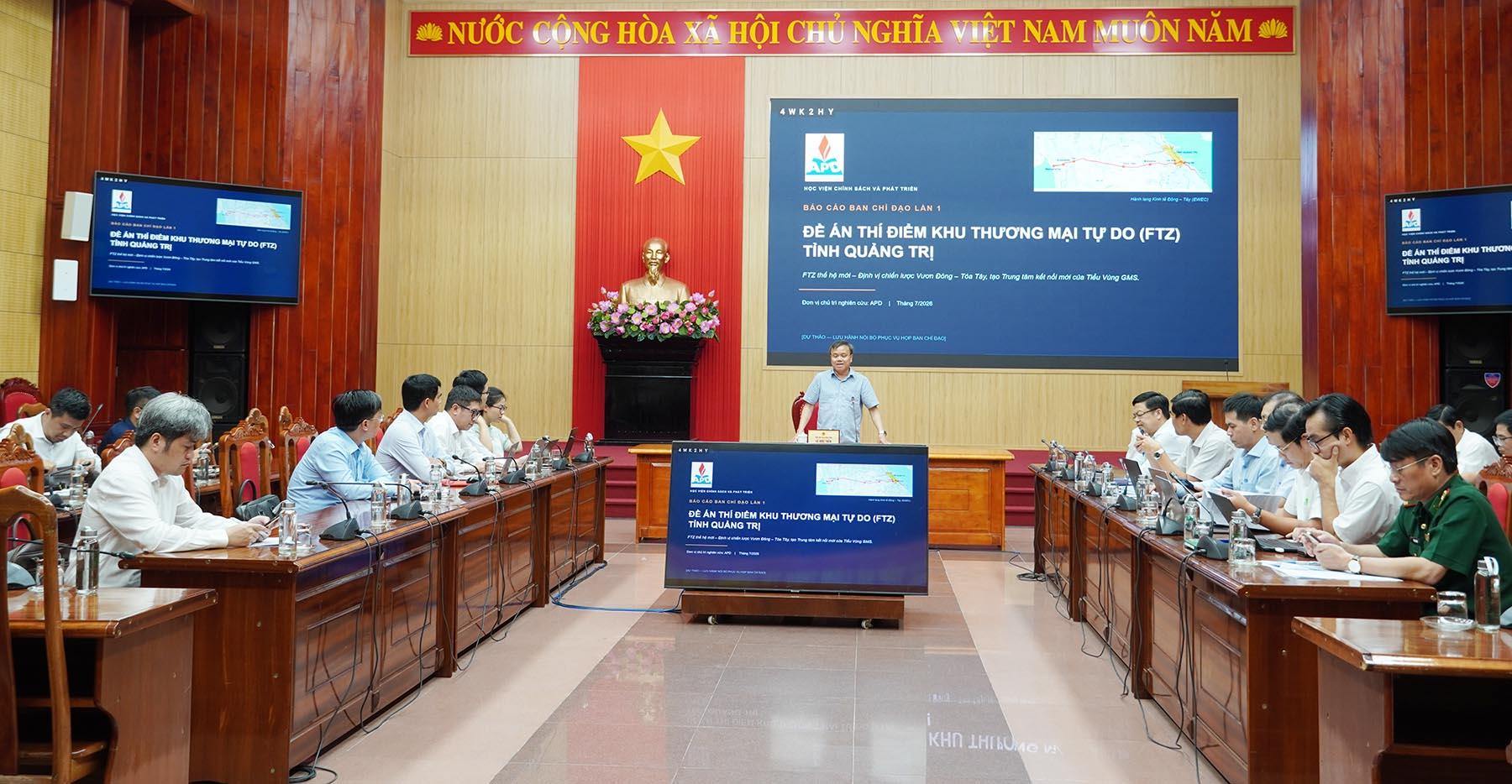 Phó Chủ tịch Lê Đức Tiến phát biểu tại cuộc họp. Ảnh: Hồng Mến