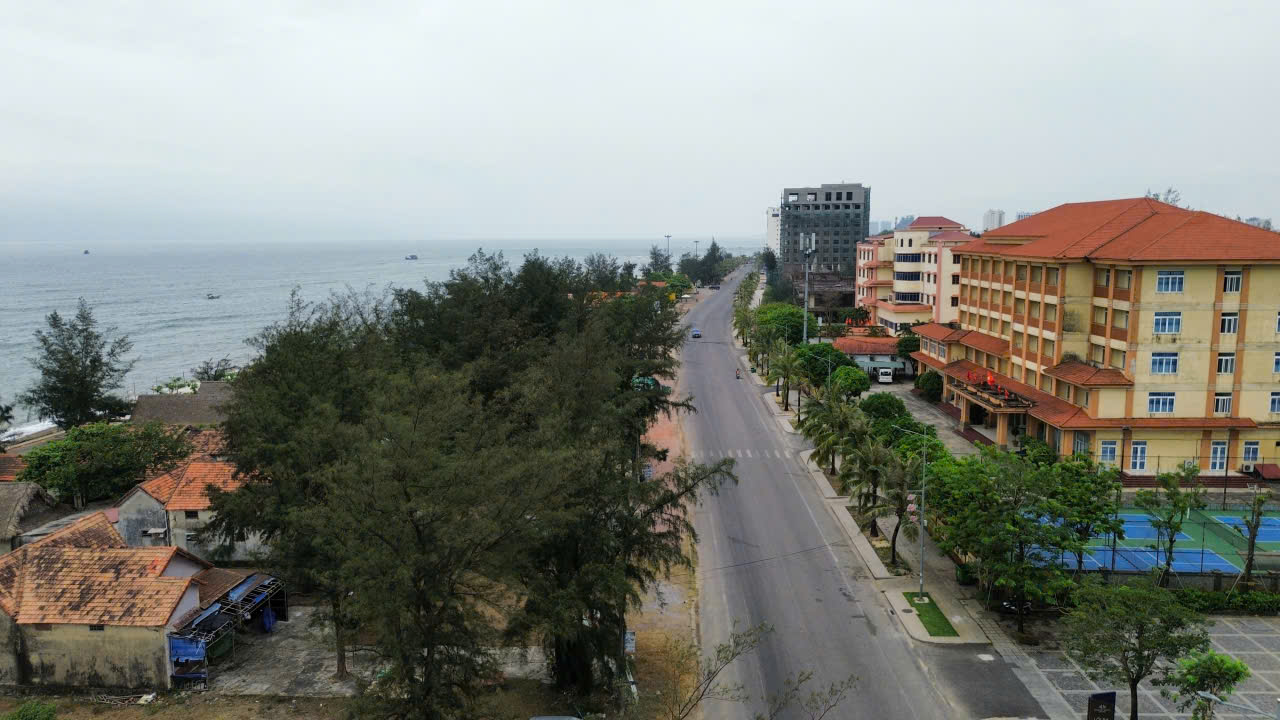 Khu vực đường Trương Ph&aacute;p v&agrave; b&atilde;i biển Nhật Lệ, tỉnh Quảng Trị.