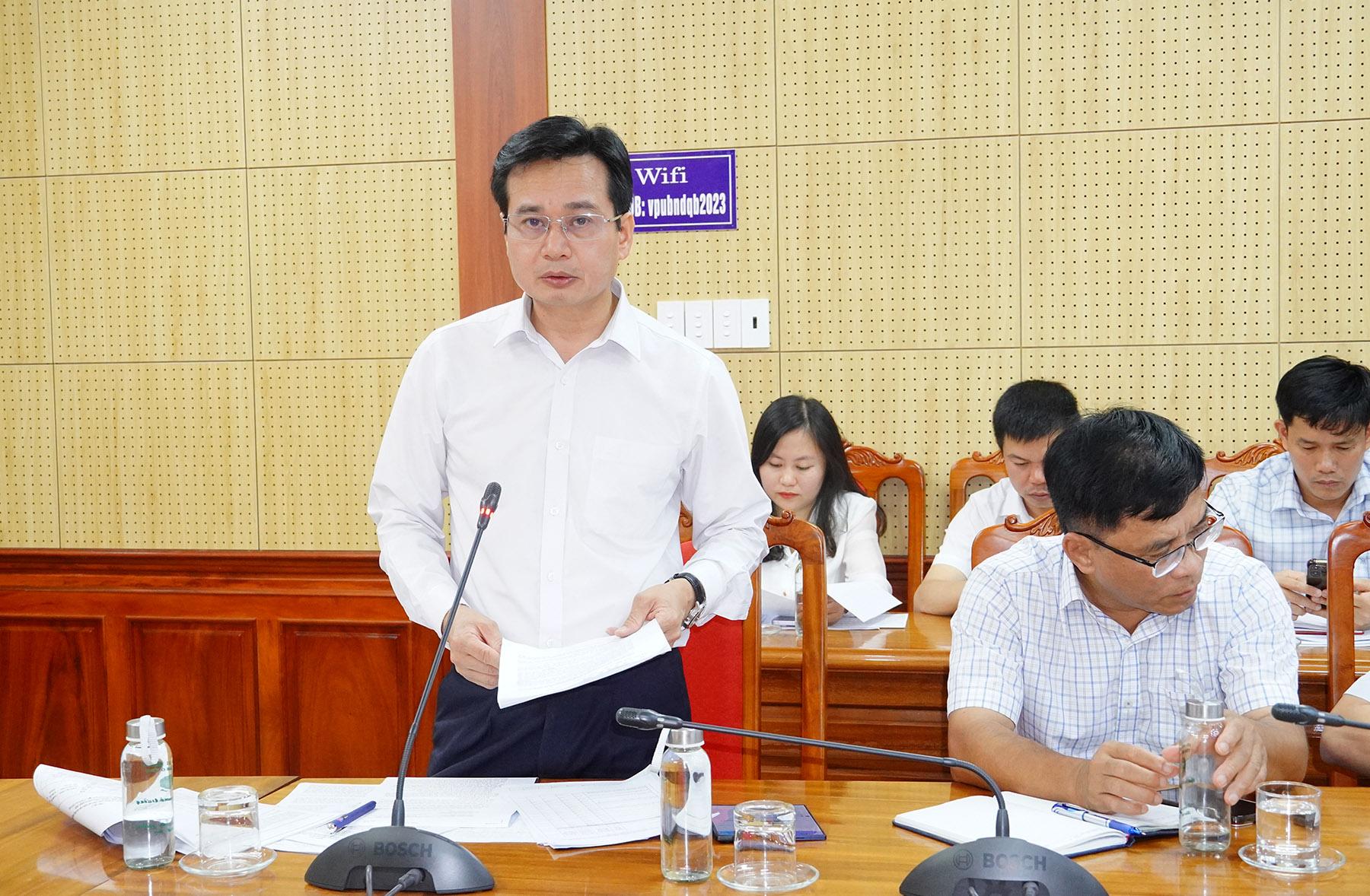&Ocirc;ng Trương Ch&iacute; Trung, Gi&aacute;m đốc Sở X&acirc;y dựng Quảng Trị ph&aacute;t biểu tại cuộc họp