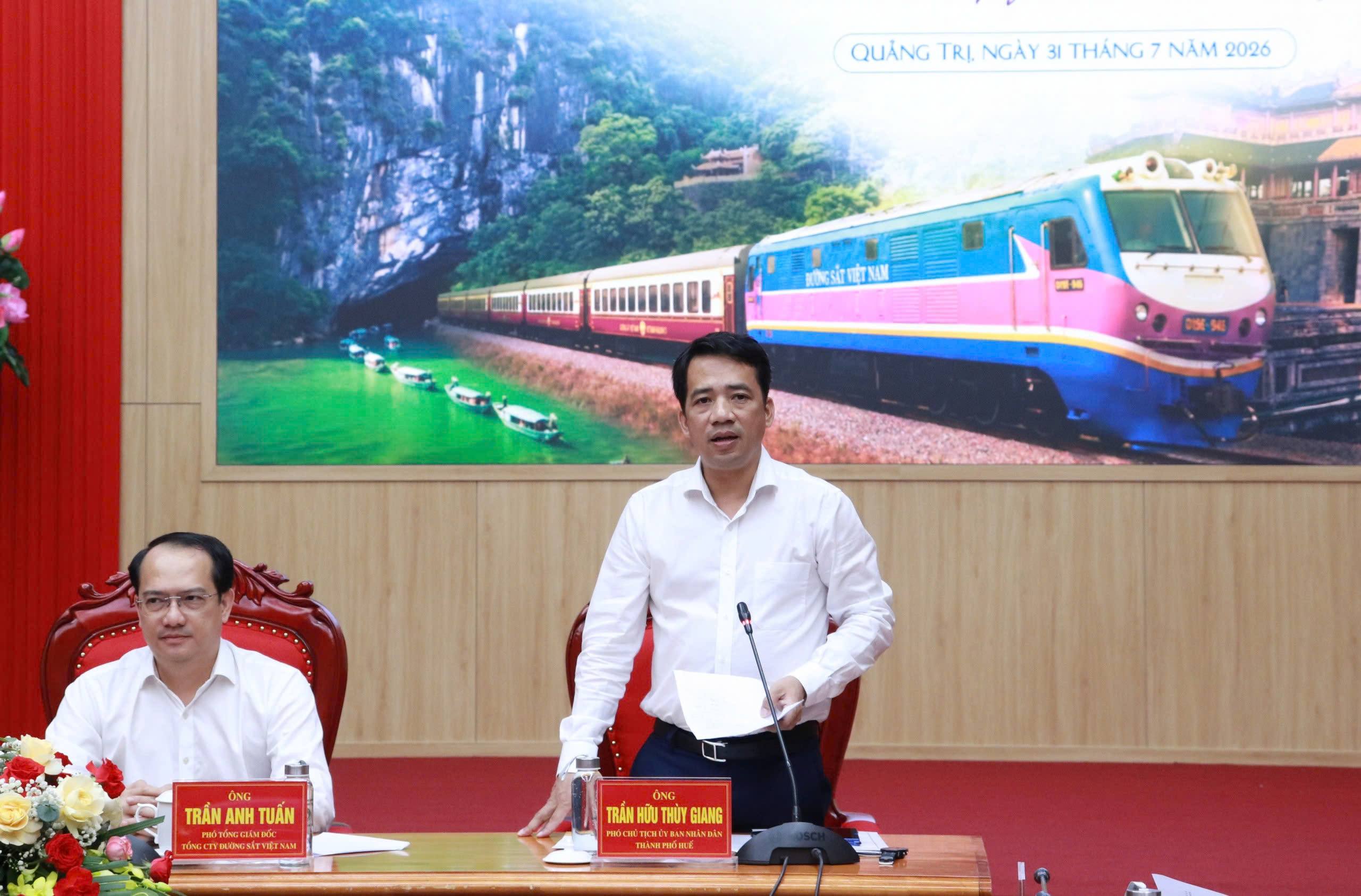 Phó Chủ tịch UBND thành phố Huế Trần Hữu Thuỳ Giang phát biểu tại Hội thảo