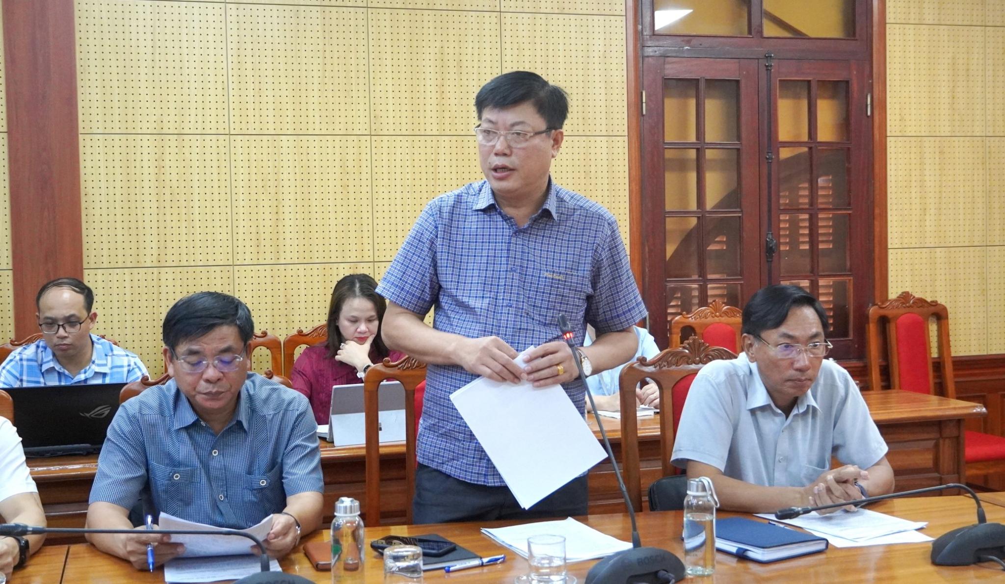 Ông Đặng Đông Hà, Phó giám đốc Sở Văn hóa Thể thao và du lịch báo cáo các nội dung liên quan tại buổi làm việc. Ảnh: Tiến Nhất