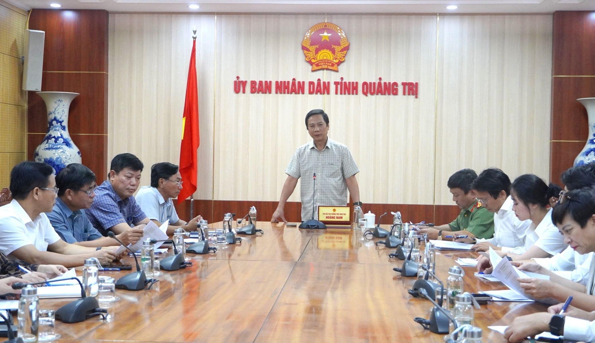 Phó Chủ tịch Thường trực UBND tỉnh Quảng Trị Hoàng Nam chủ trì cuộc họp. Ảnh: Tiến Nhất