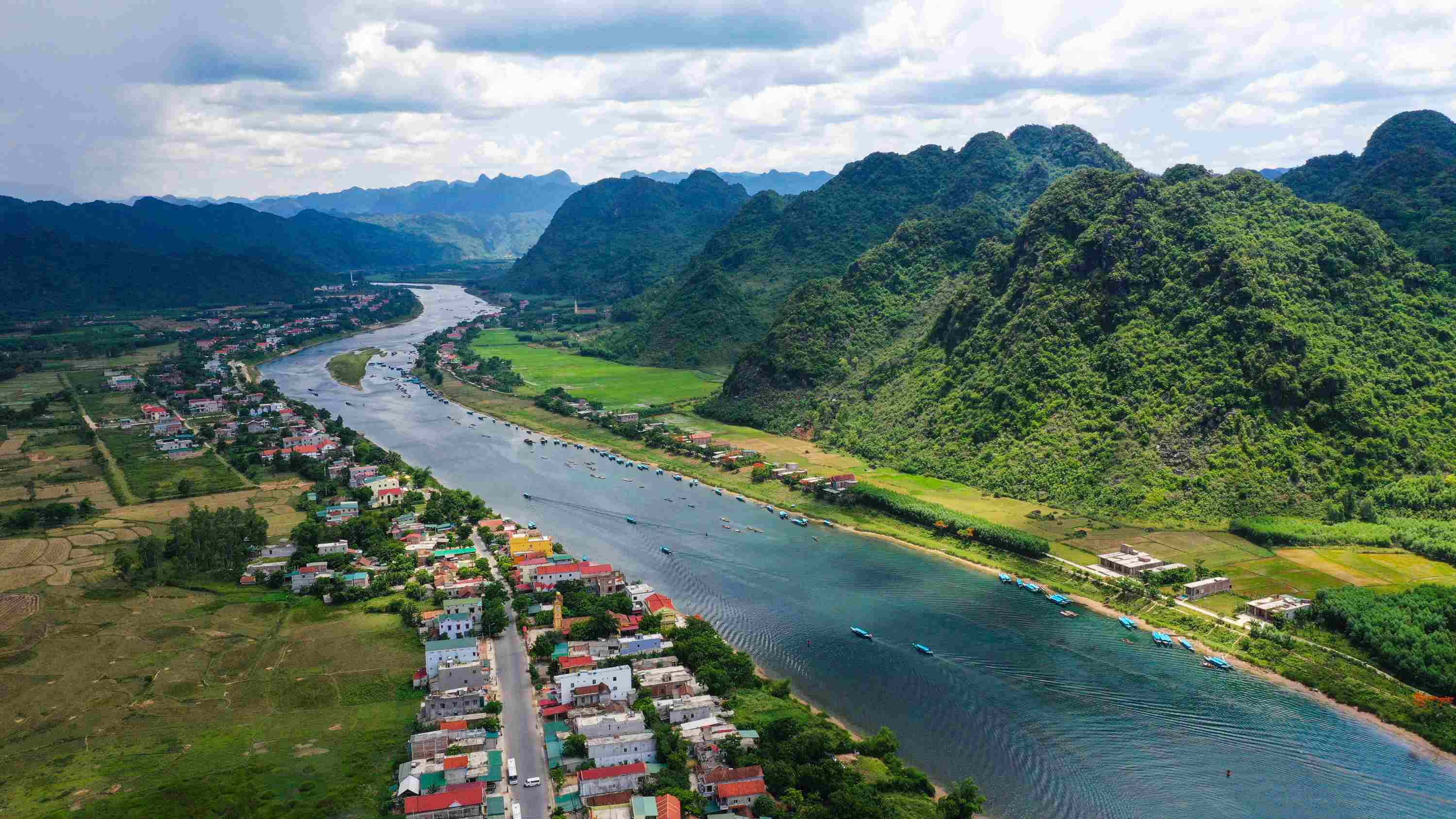 Vườn quốc gia Phong Nha – Kẻ Bàng từng 2 lần được UNESCO công nhận là Di sản thiên nhiên thế giới