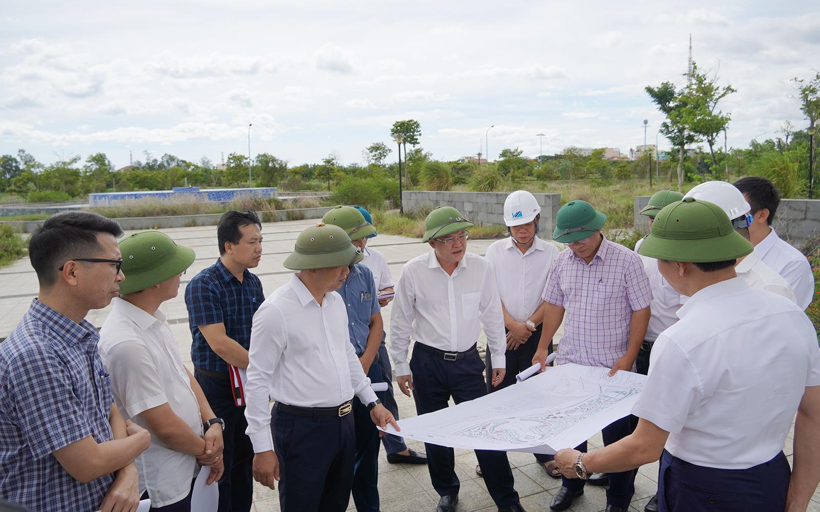 Ph&oacute; Chủ tịch UBND tỉnh Quảng Tri Phan Phong Ph&uacute; y&ecirc;u cầu chủ đầu tư tập trung cao nhất cho phần việc c&ograve;n lại