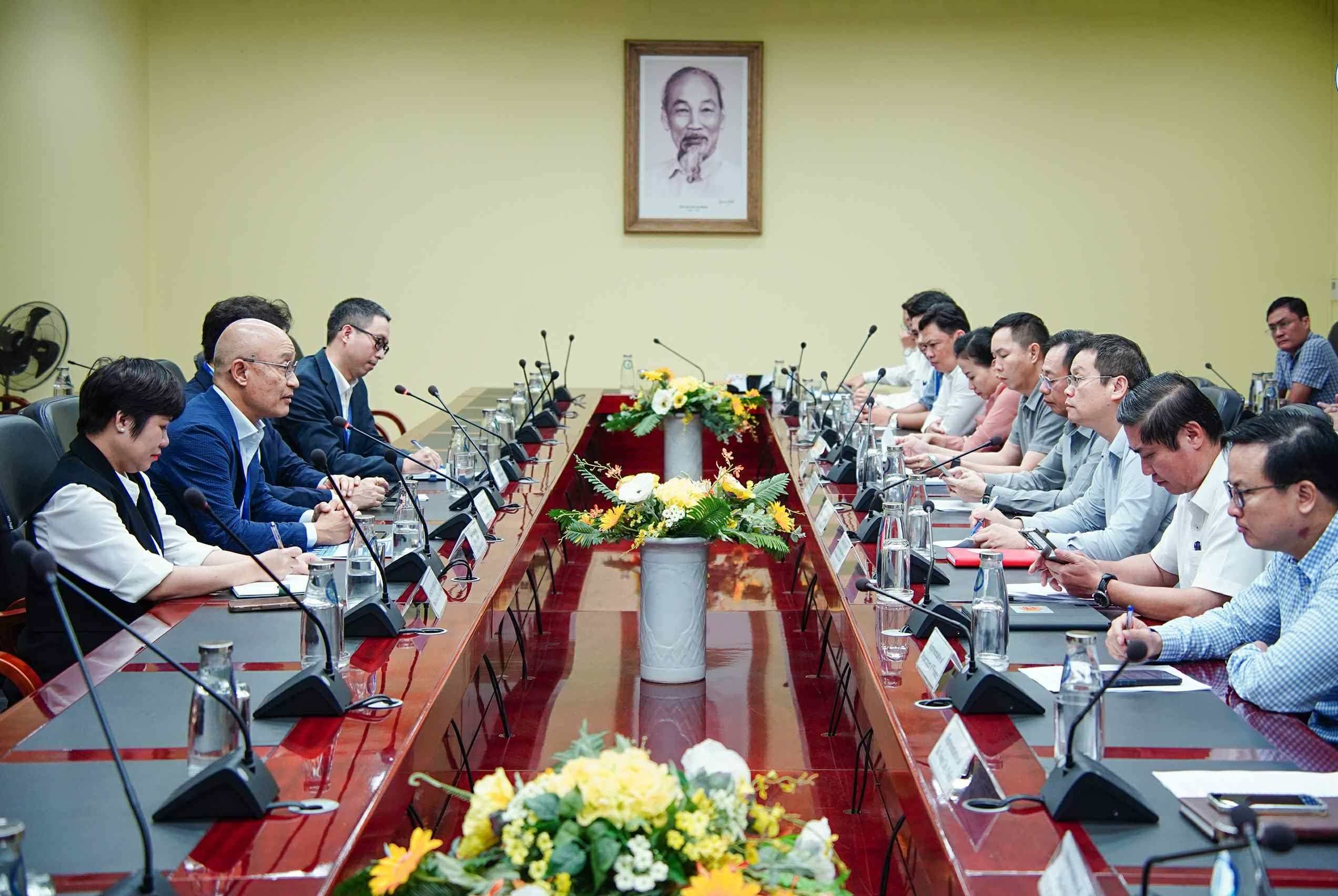 To&agrave;n cảnh buổi l&agrave;m việc giữa Tập đo&agrave;n WHA v&agrave; UBND th&agrave;nh phố Đ&agrave; Nẵng. Ảnh: Mai Quang