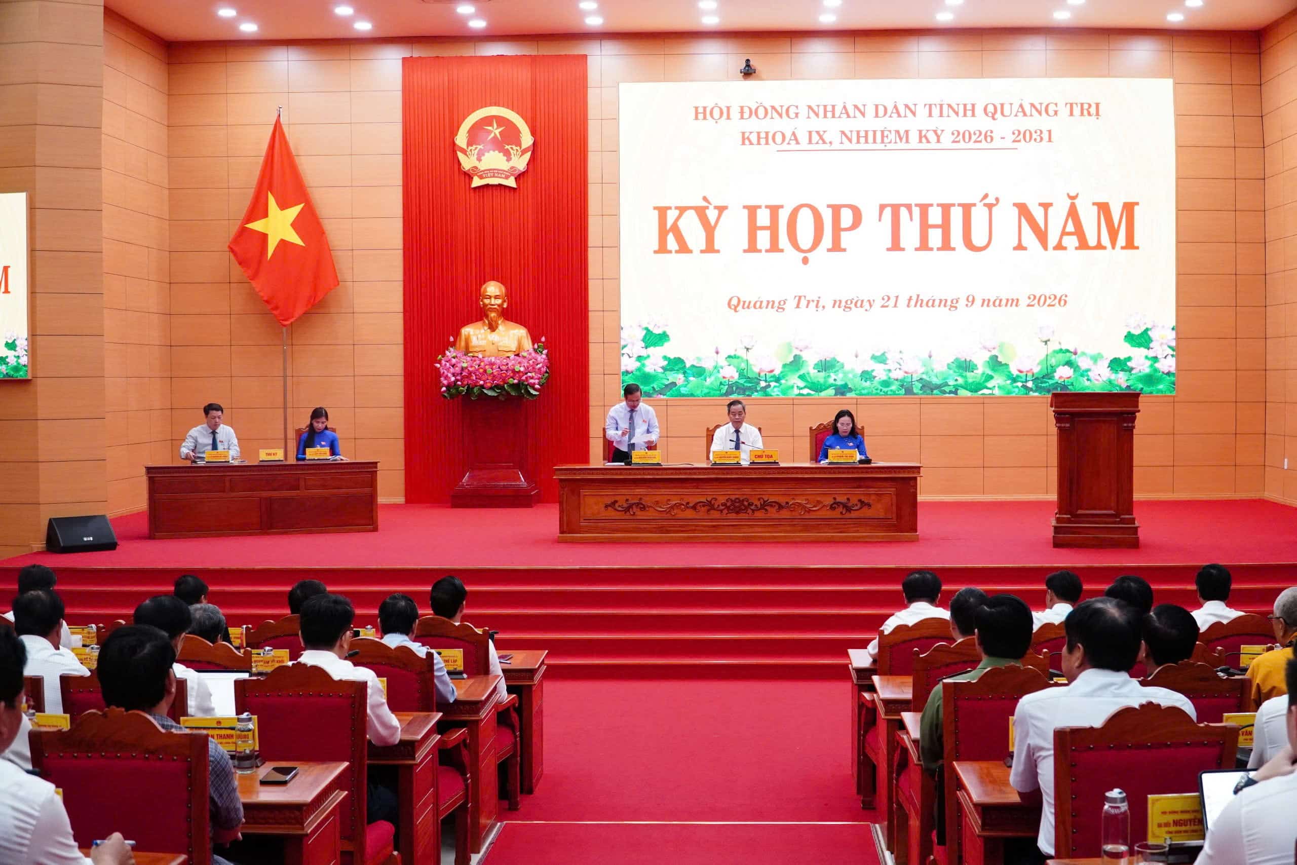 Toàn cảnh kỳ họp.