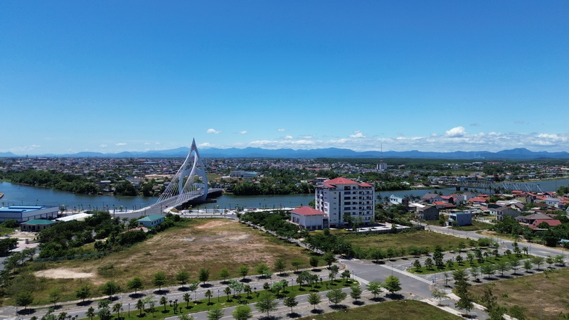 Cầu d&acirc;y văng s&ocirc;ng Hiếu đ&atilde; ho&agrave;n th&agrave;nh phần cầu. 
