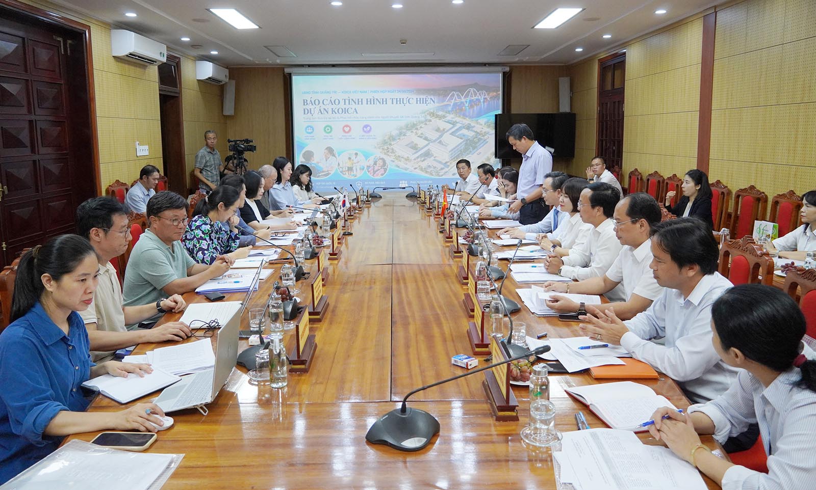 Toàn cảnh buổi làm việc. Ảnh: Đặng Hà