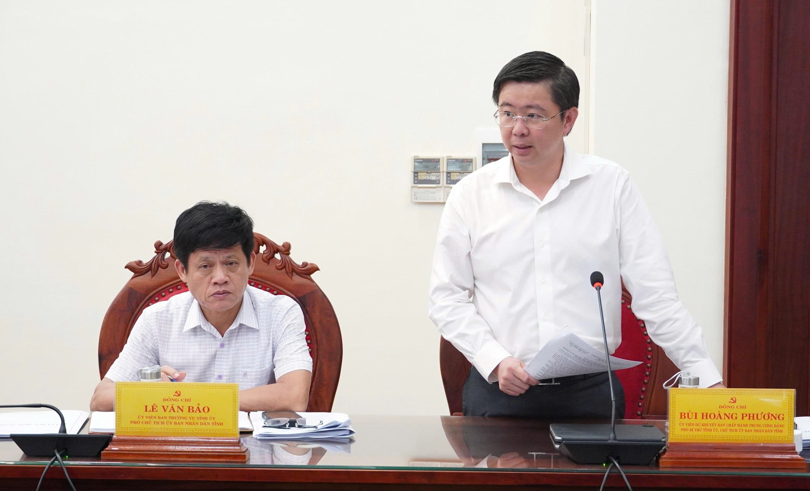 Chủ tịch UBND tỉnh Quảng Trị B&ugrave;i Ho&agrave;ng Phương ph&aacute;t biểu tại cuộc họp. 
