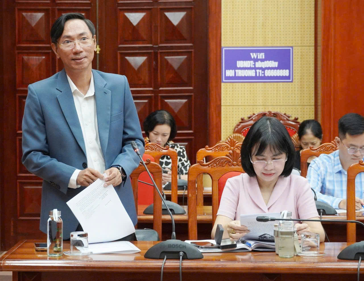 ông Lê Minh Tuấn, Giám đốc Sở Văn hóa, Thể thao và du lịch Quảng Trị báo cáo tại cuộc họp. Ảnh: Mai Anh