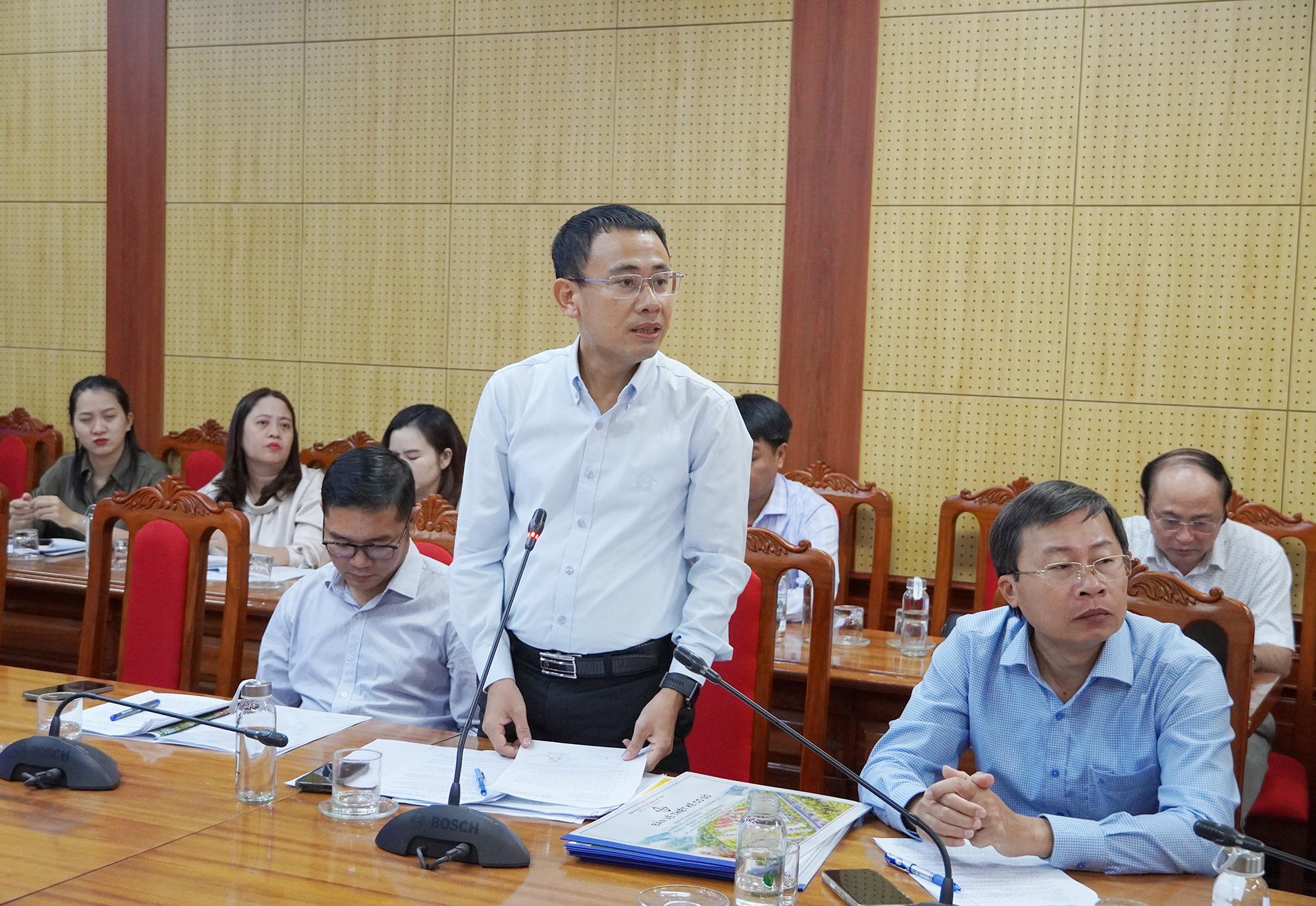 Ông Mai Hồng Ngọc, Phó Giám đốc Sở tài chính báo cáo tại buổi làm việc về 2 Dự án Sở làm chủ đầu tư