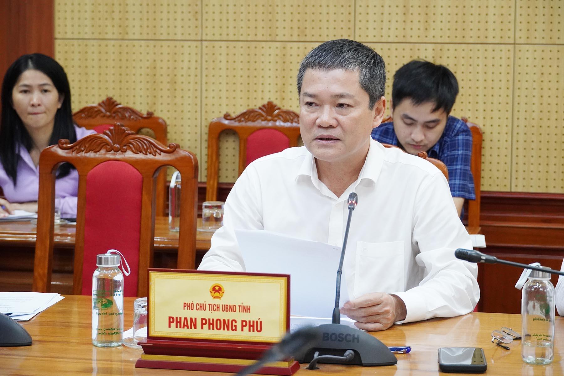Ph&oacute; Chủ tịch UBND tỉnh Quảng Trị Phan Phong Ph&uacute; ph&aacute;t biểu tại buổi l&agrave;m việc. Ảnh: Hồng Mến