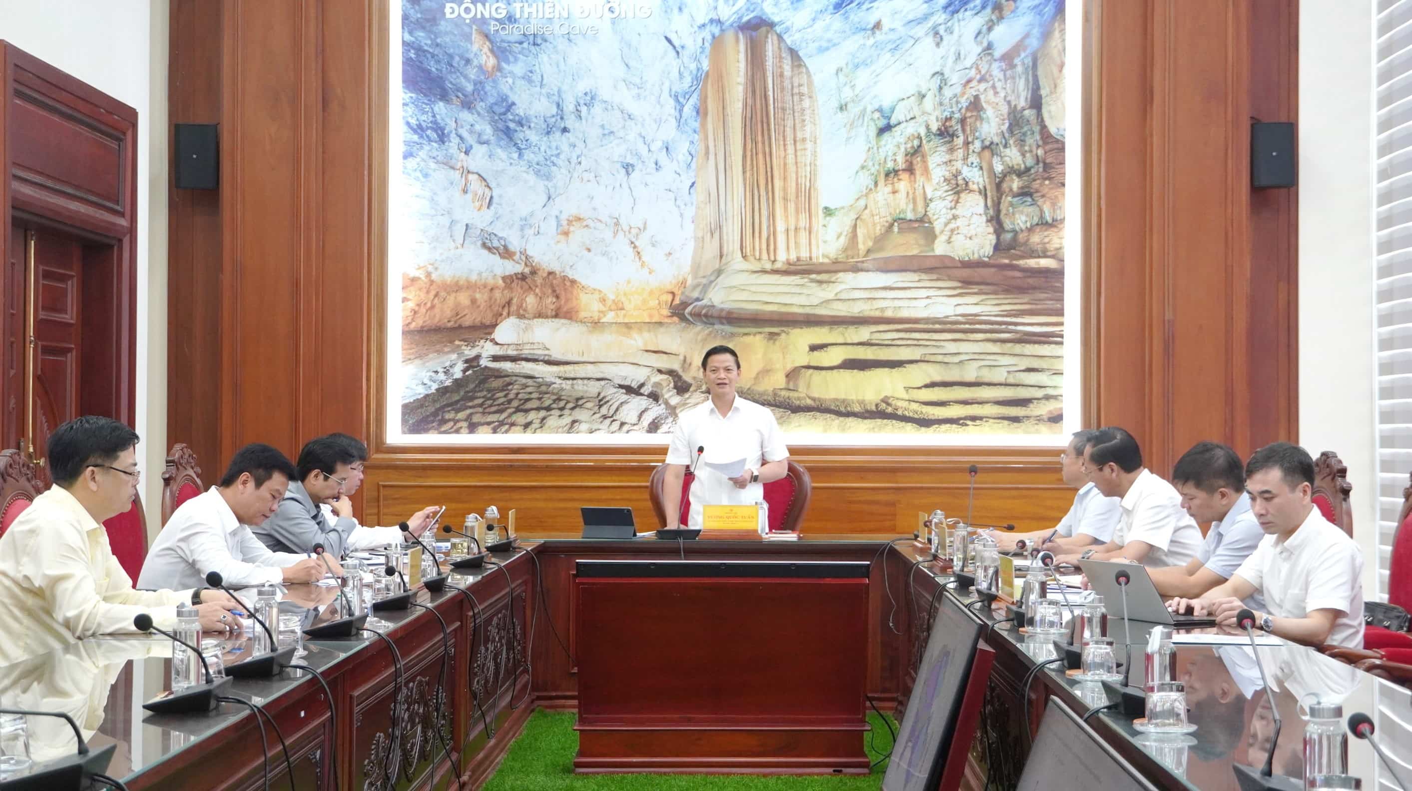 B&iacute; thư Tỉnh ủy Quảng Trị Vương Quốc Tuấn chủ tr&igrave; buổi l&agrave;m việc.
