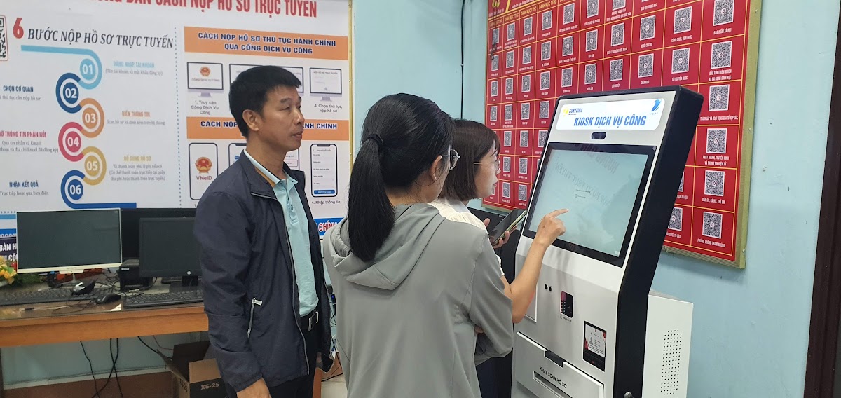 Một hoạt động thủ tục h&agrave;nh ch&iacute;nh c&ocirc;ng tại x&atilde; Hải Lăng, tỉnh Quảng Trị.