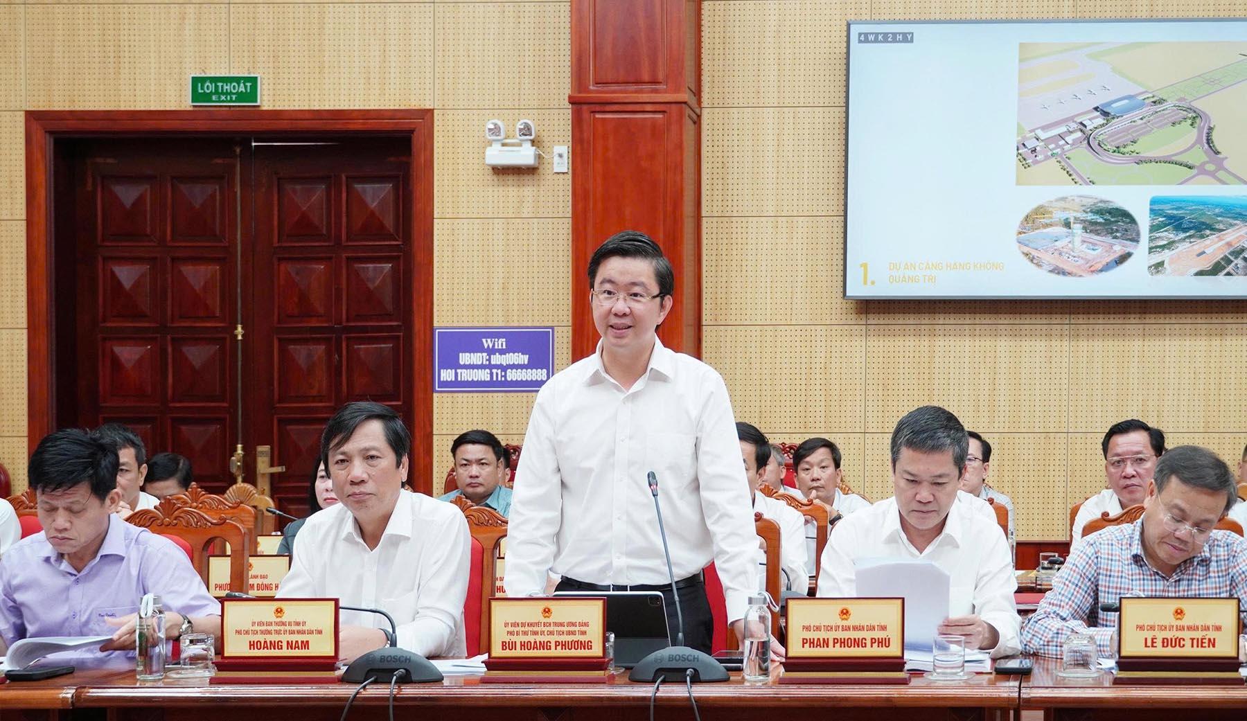 Chủ tịch UBND tỉnh Quảng Trị L&ecirc; Hồng Vinh ph&aacute;t biểu tại buổi l&agrave;m việc