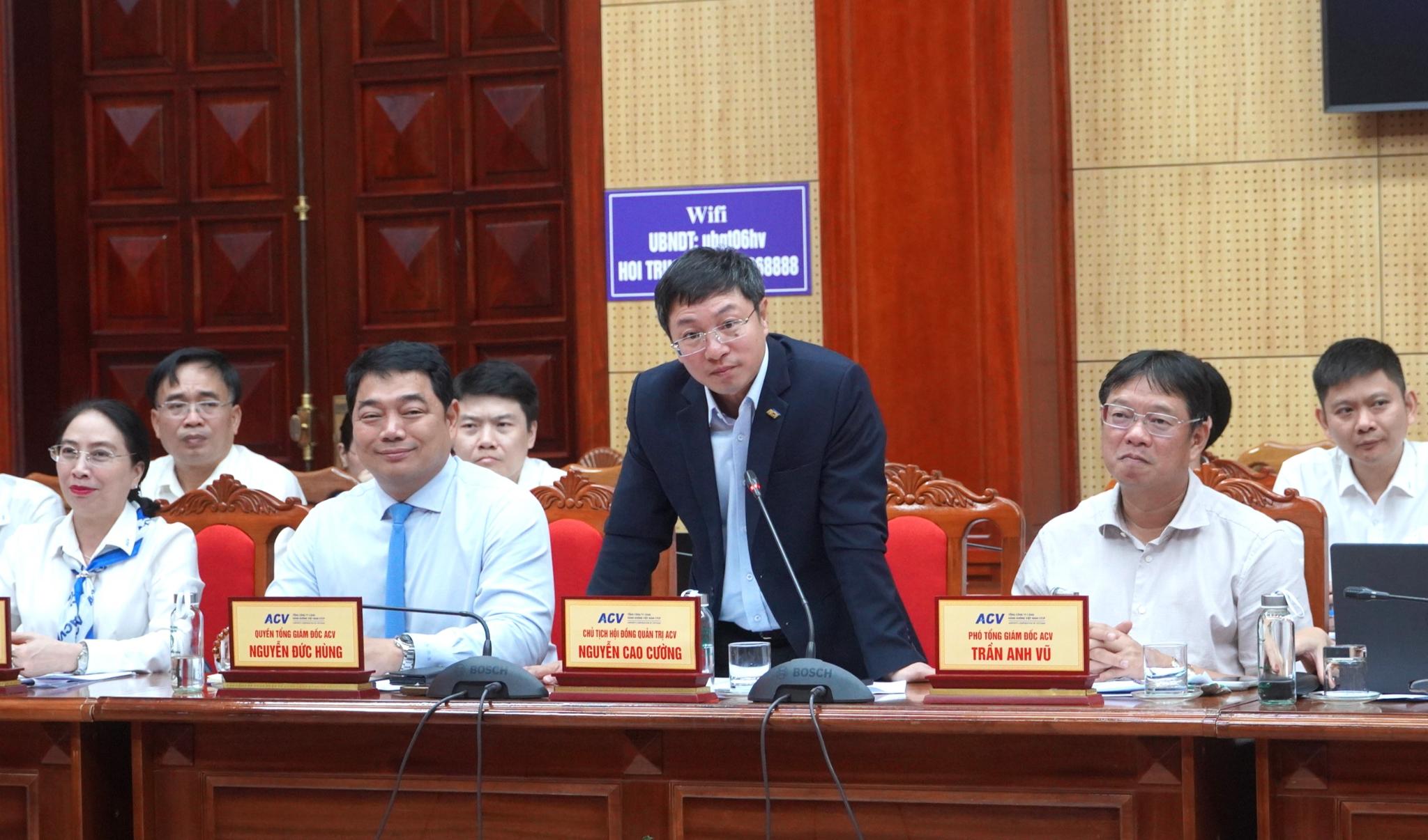 Ông Nguyễn Cao Cường, Chủ tịch Hội đồng quản trị Tổng Công ty Cảng hàng không Việt Nam - CTCP (ACV) phát biểu tại buổi làm việc.